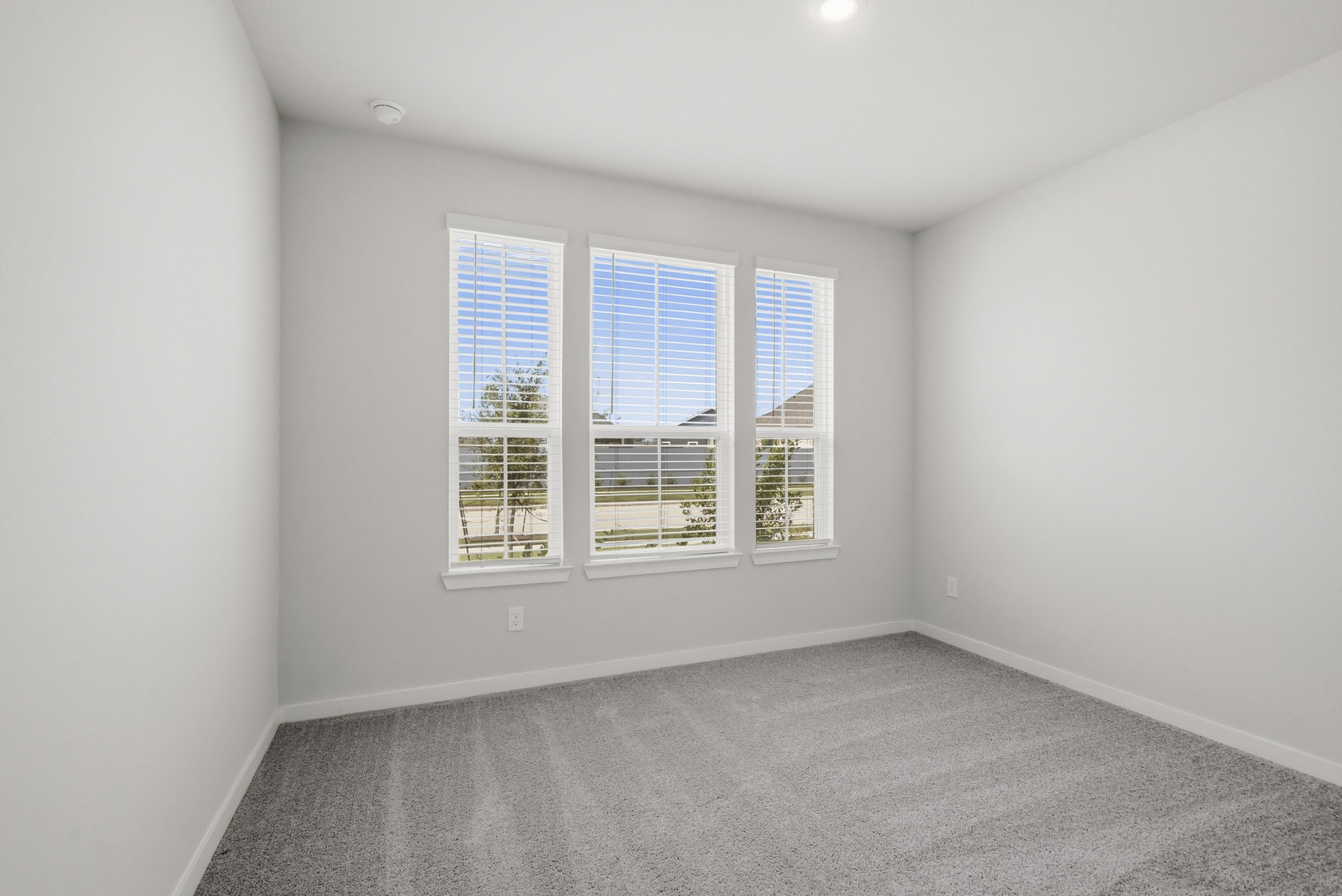 A room with windows.