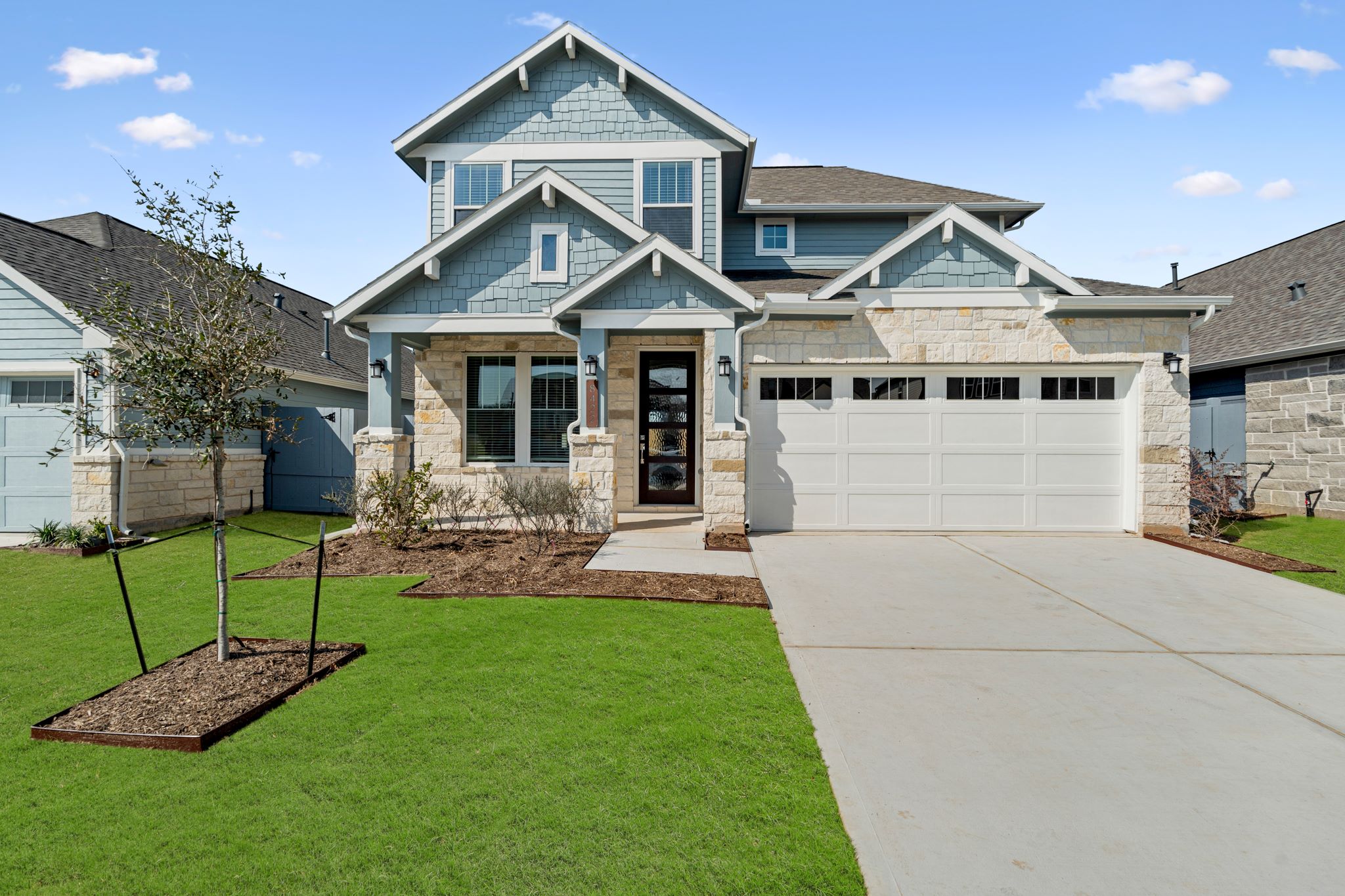 A house with a lawn and a walkway.
