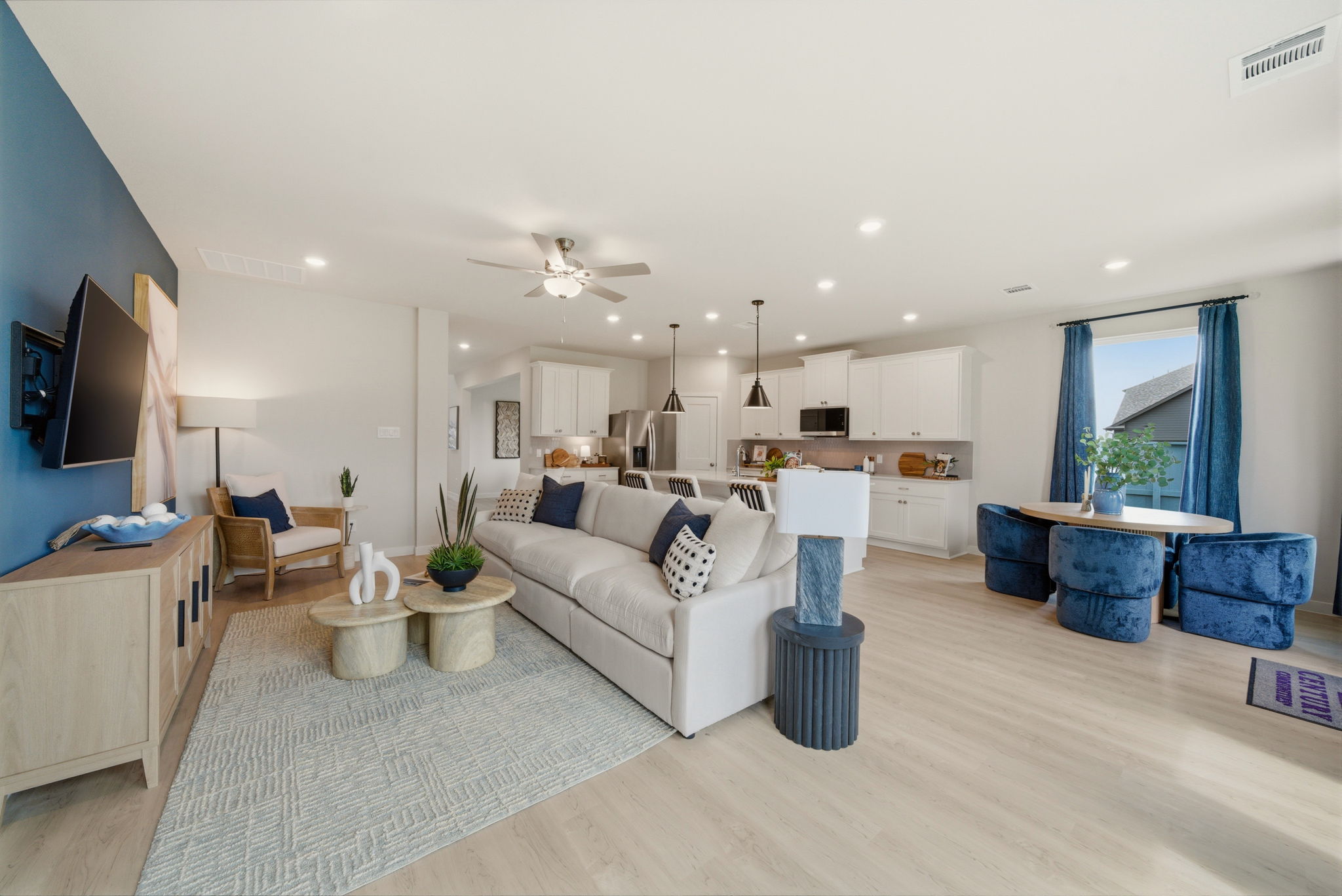 A living room with a couch and a tv.