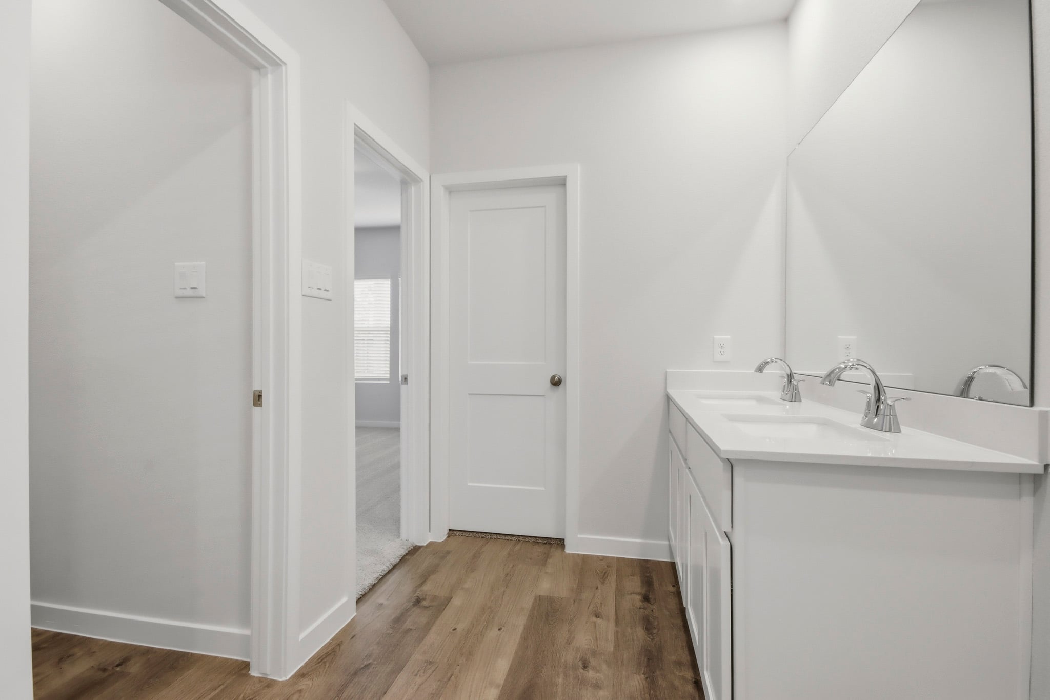 A bathroom with a sink and a mirror.