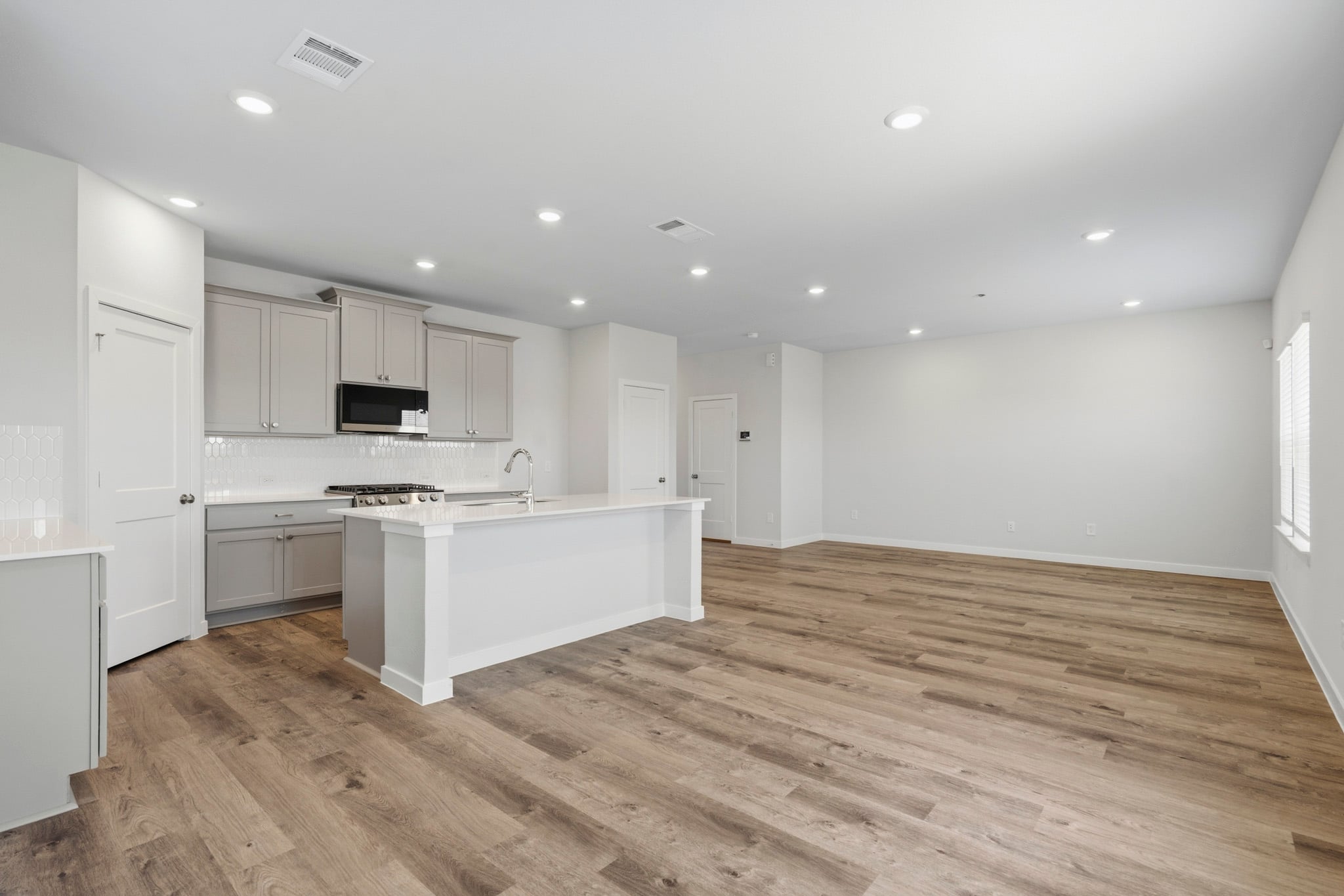 A kitchen with white cabinets.