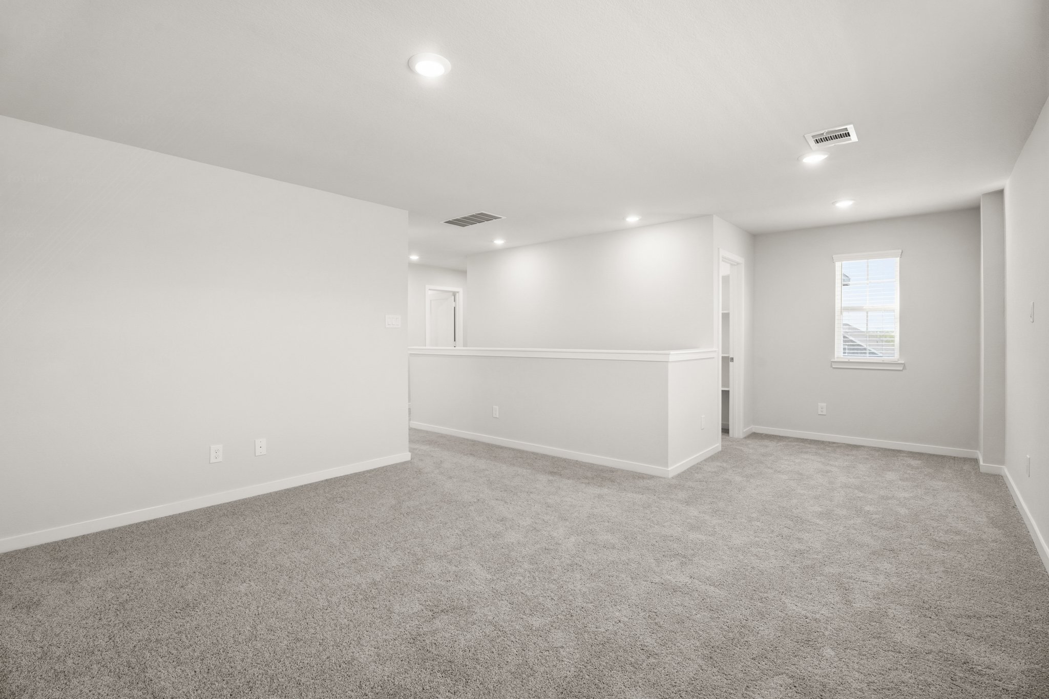 A room with a carpet and a carpet.