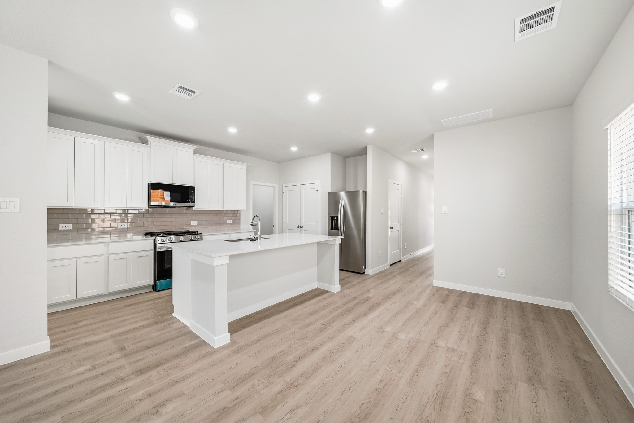 A kitchen with white cabinets.