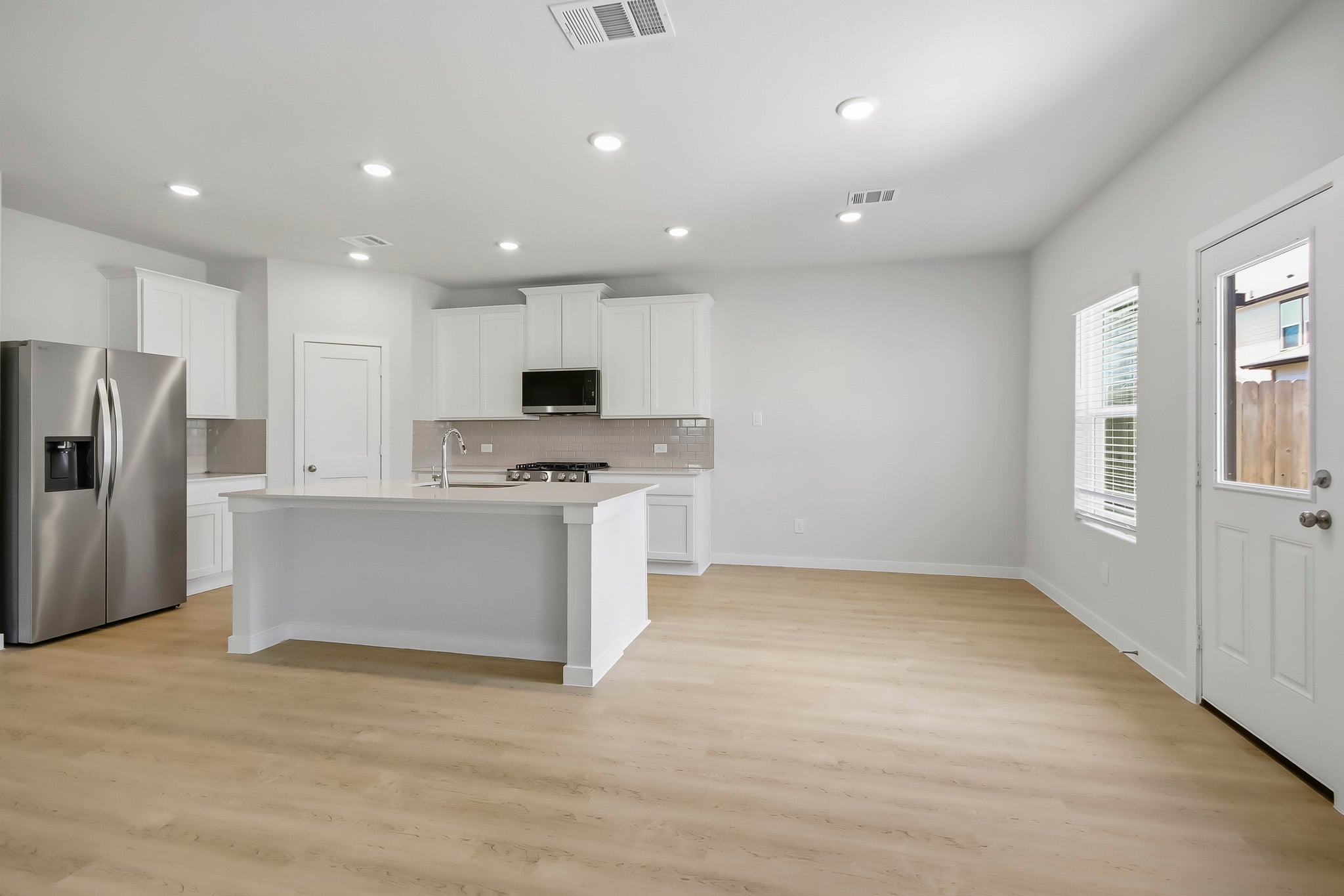 A kitchen with white cabinets.
