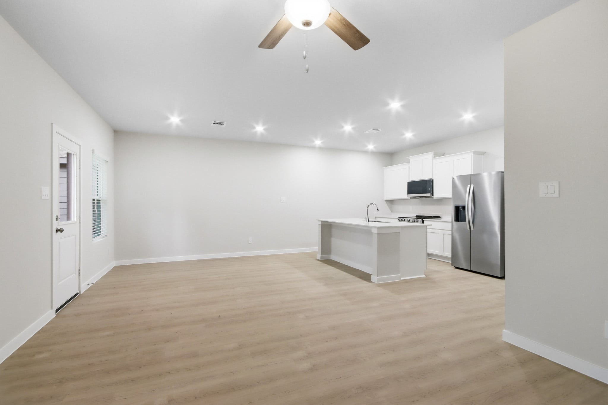 A kitchen with white cabinets.