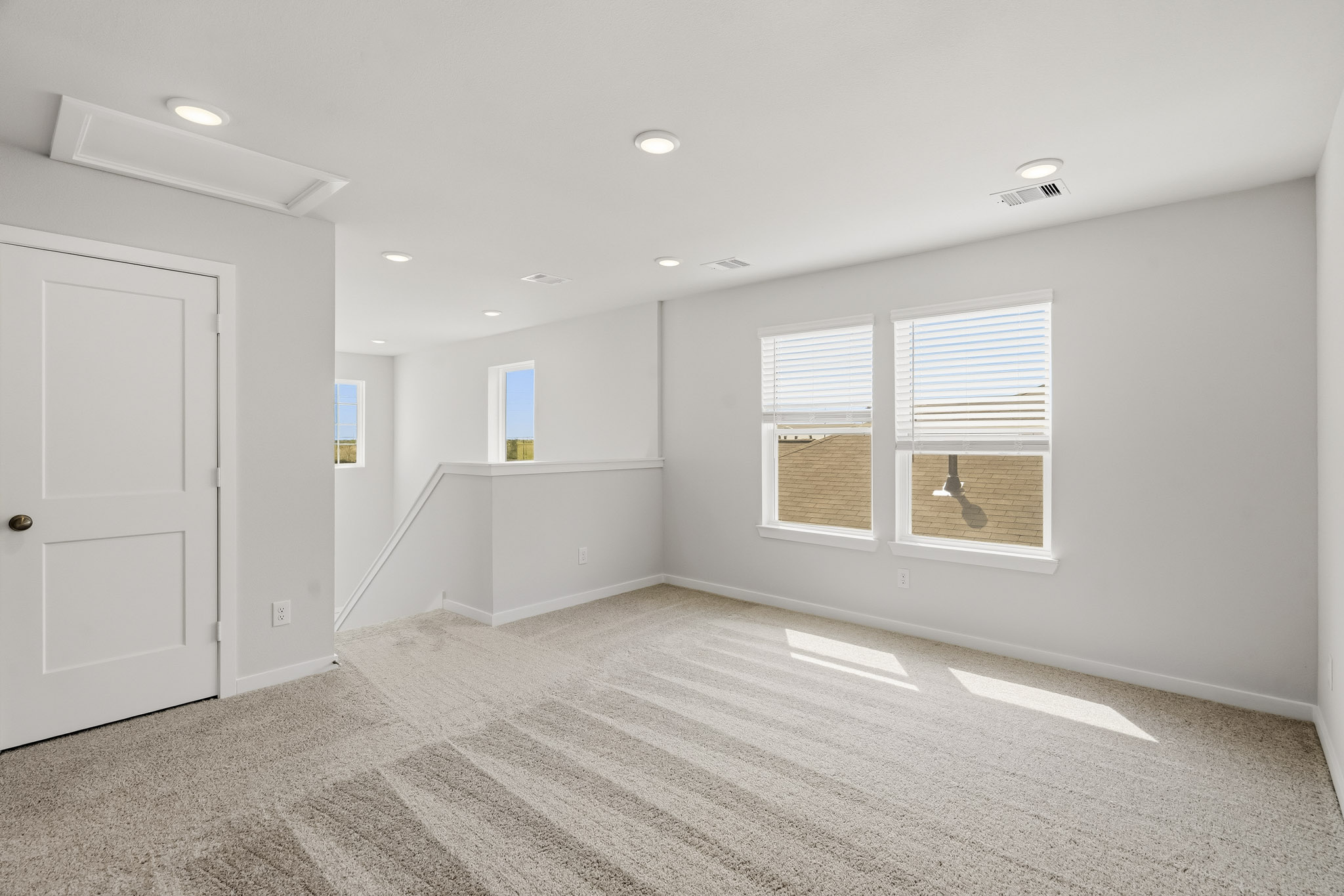 A room with a white wall and a white door.