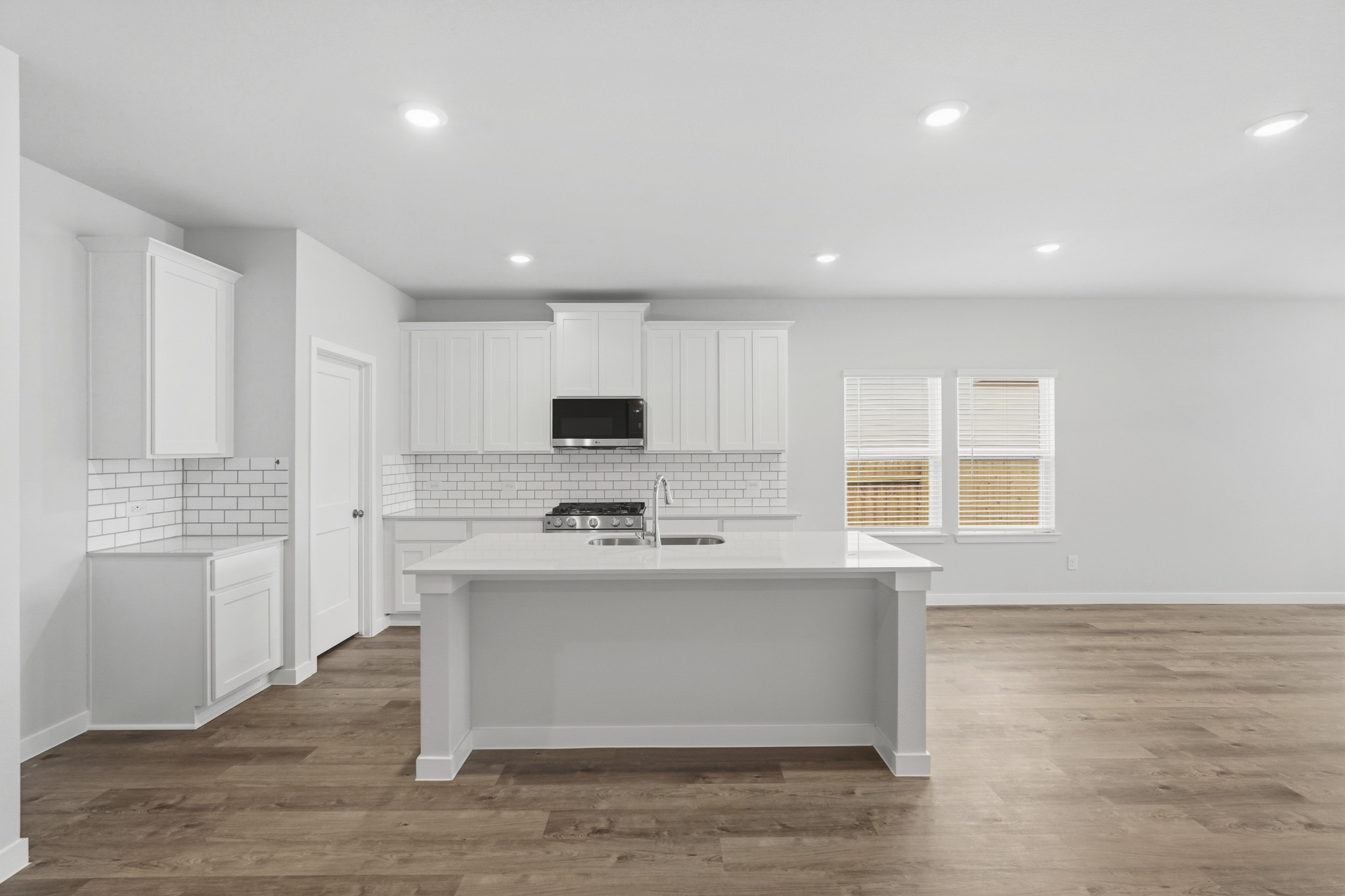 A kitchen with white cabinets.