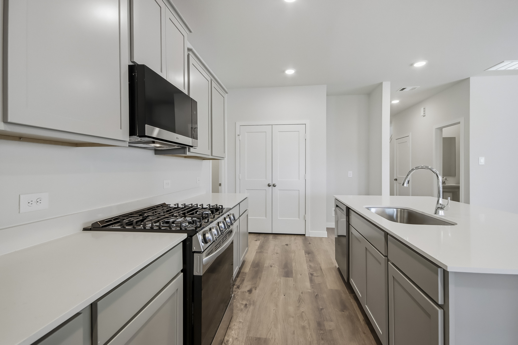 A kitchen with white cabinets.