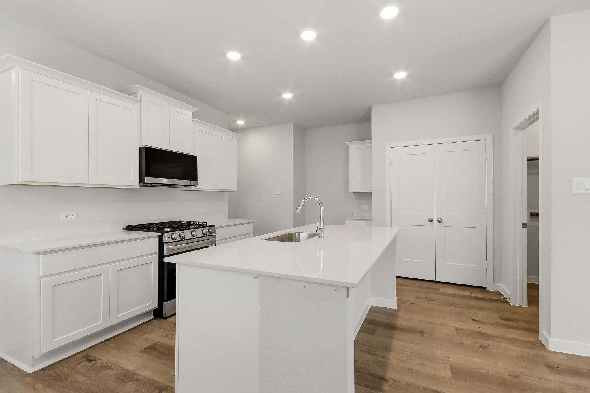 A kitchen with white cabinets.