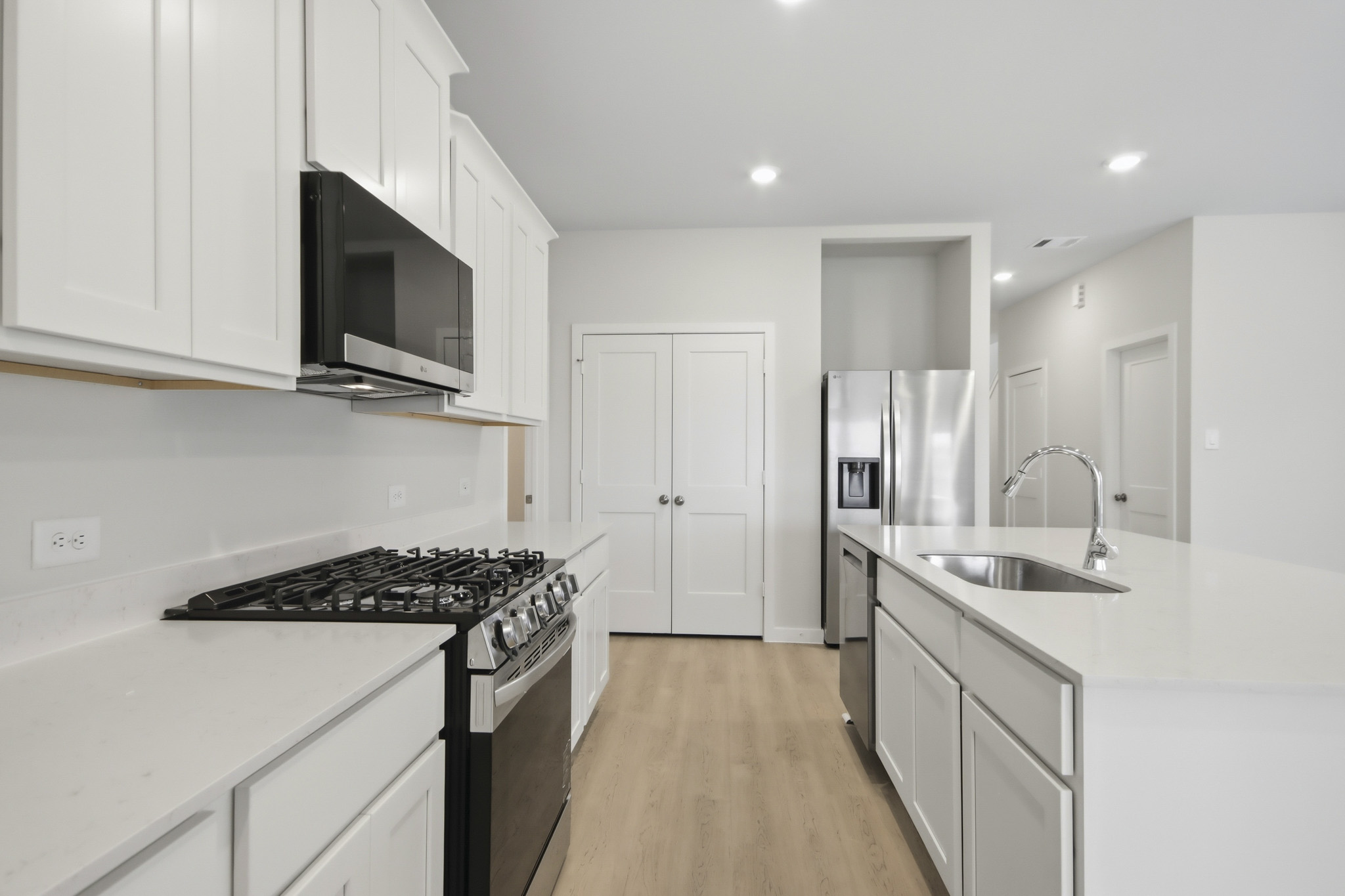 A kitchen with white cabinets.