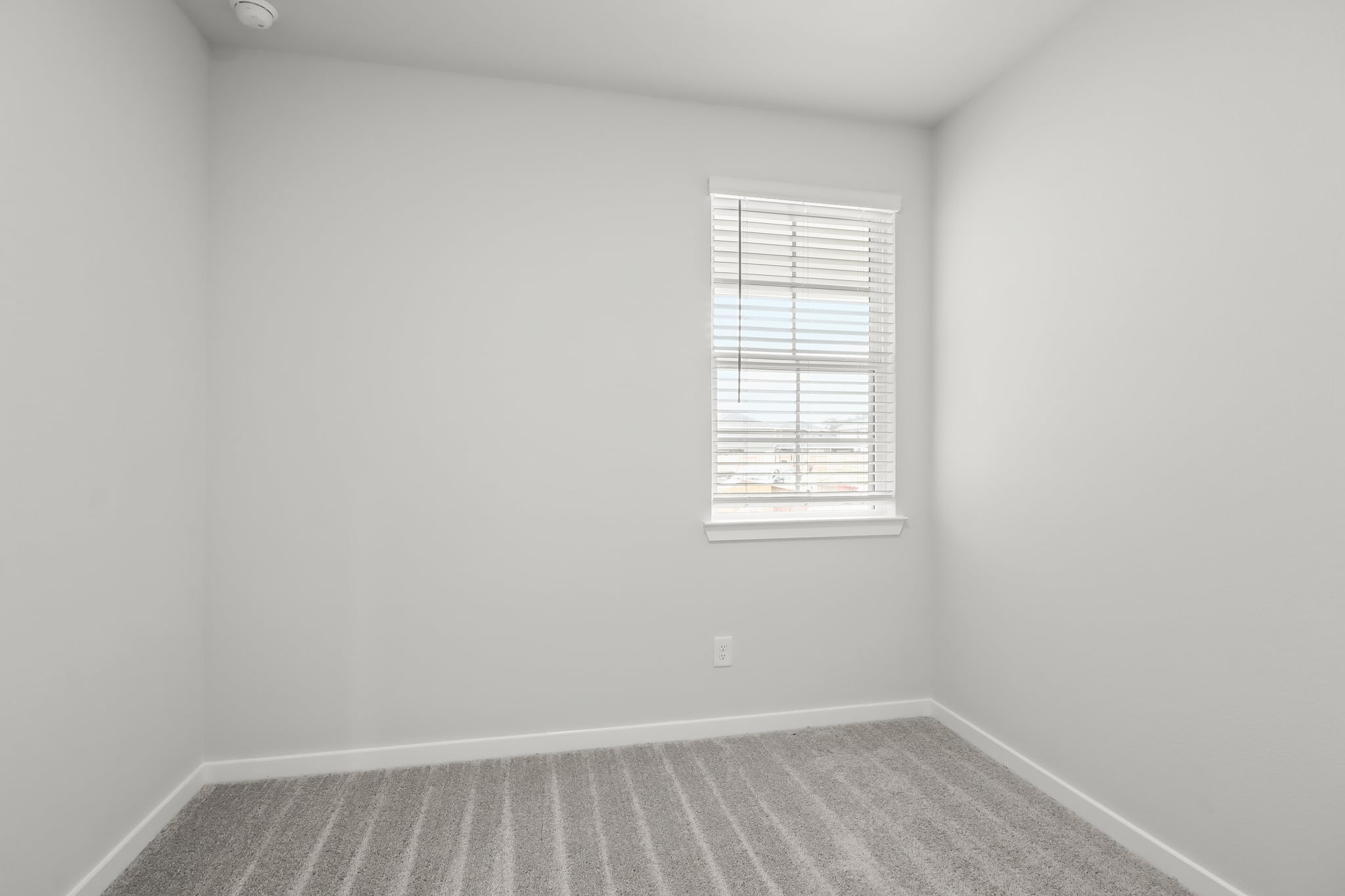 A room with a bed and a window.