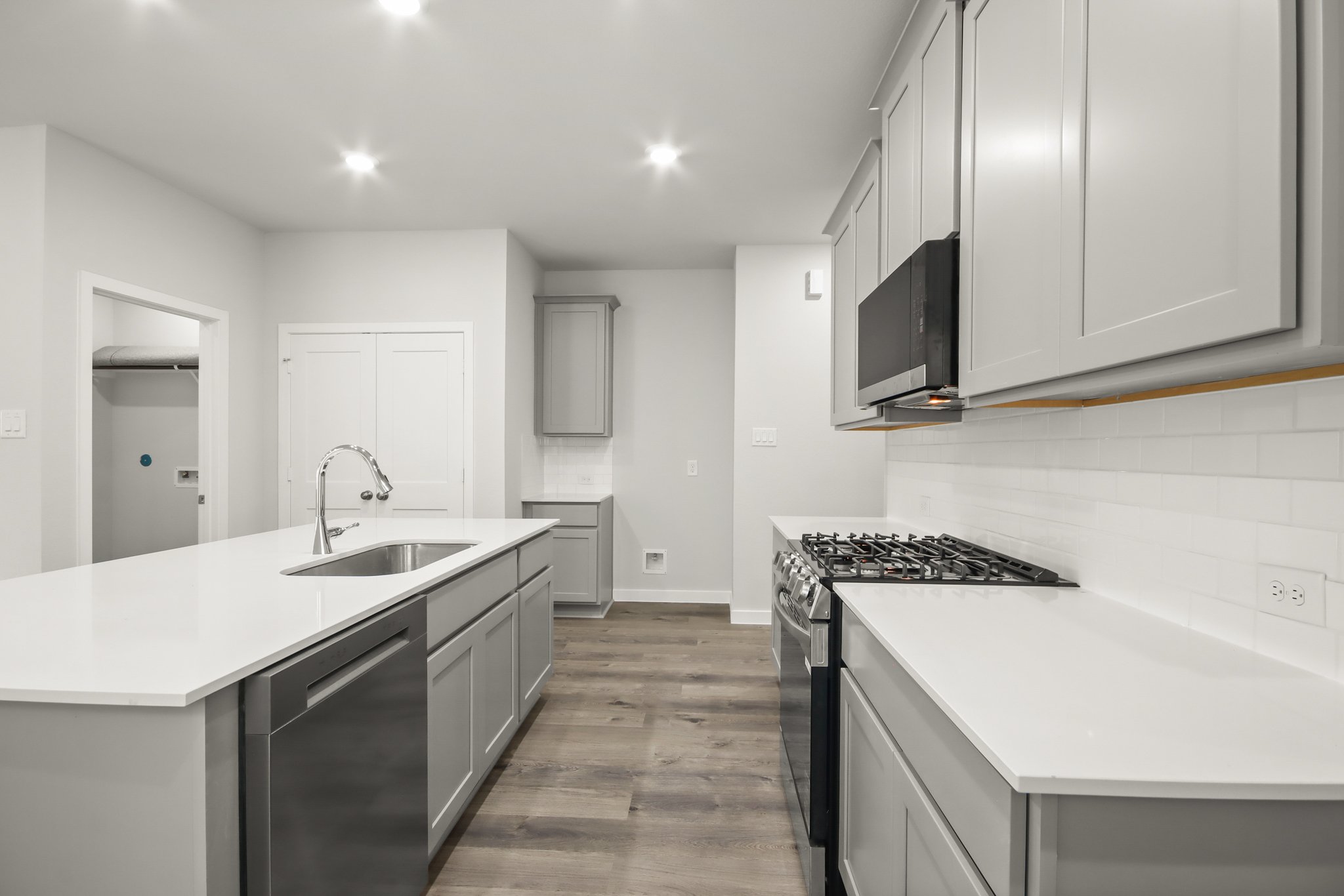 A kitchen with white cabinets.