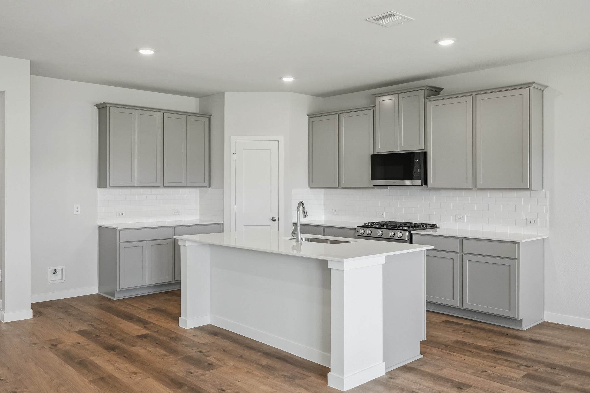 A kitchen with white cabinets.