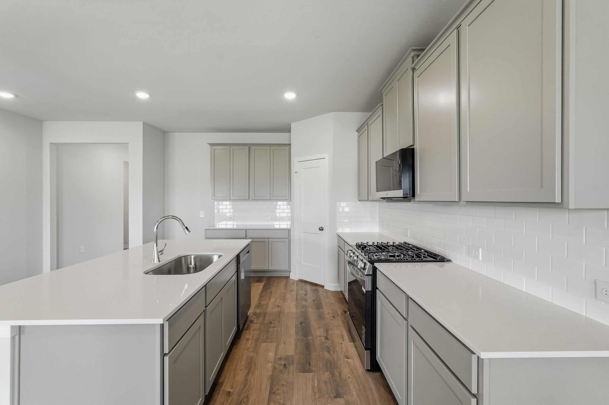 A kitchen with white cabinets.