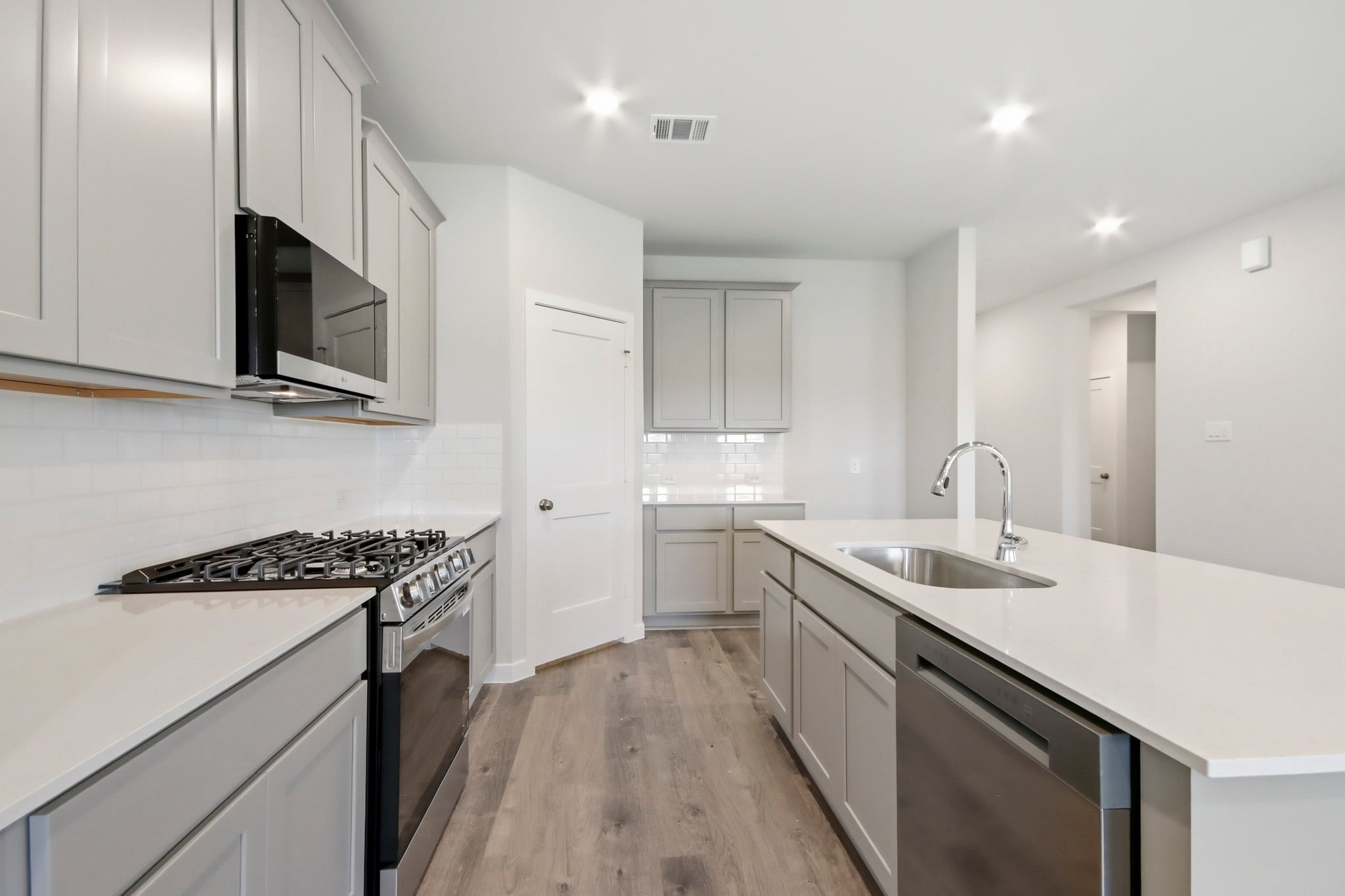 A kitchen with white cabinets.