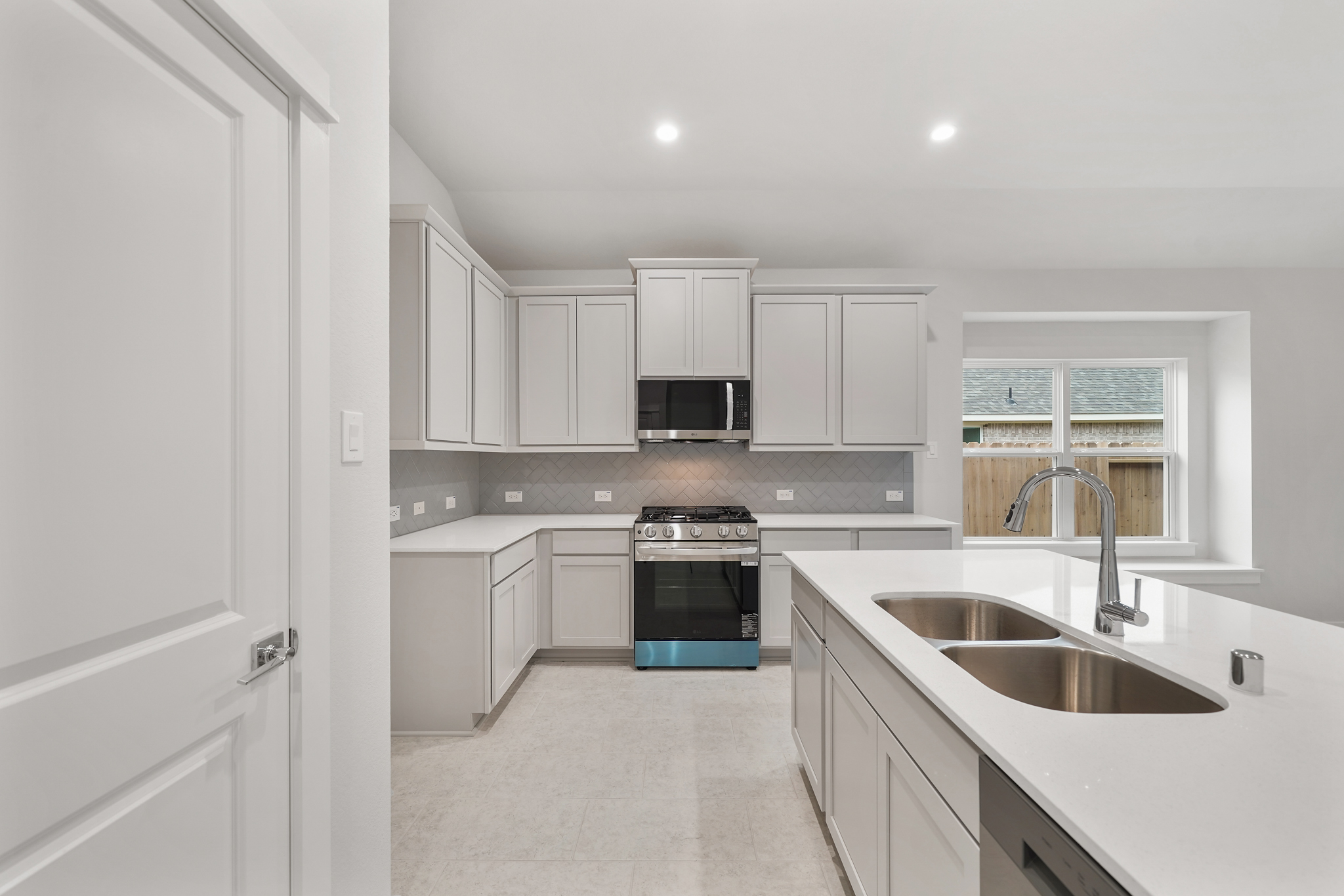 A kitchen with white cabinets.