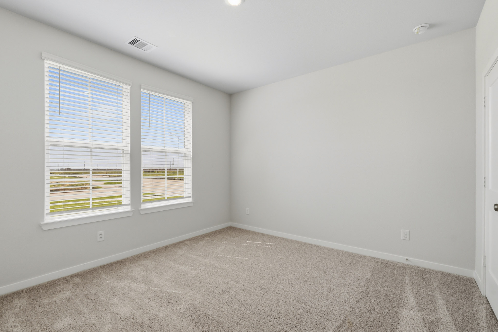 A room with windows.