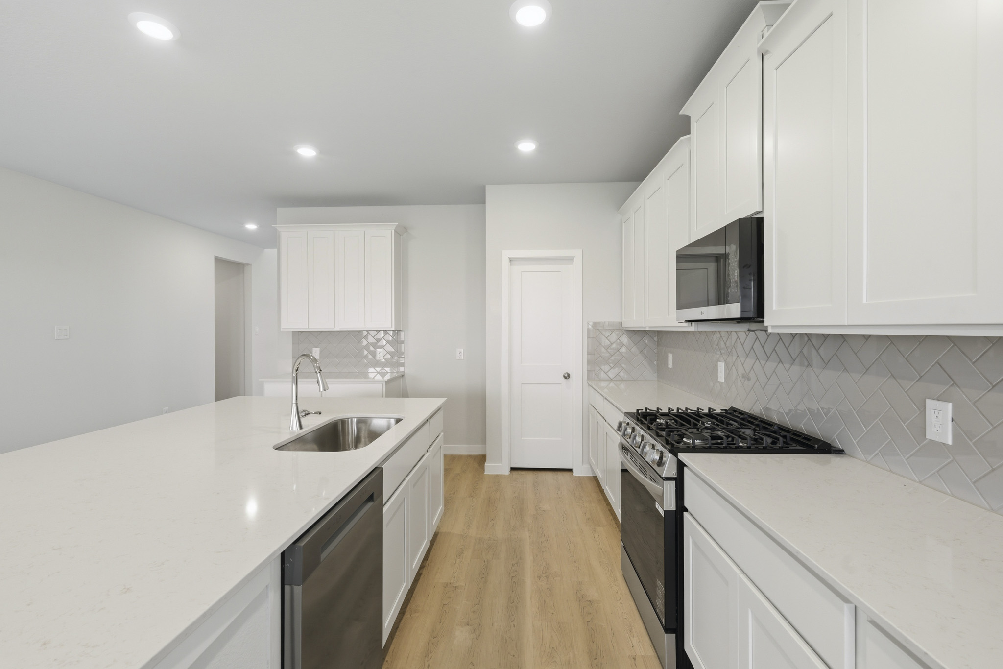 A kitchen with white cabinets.