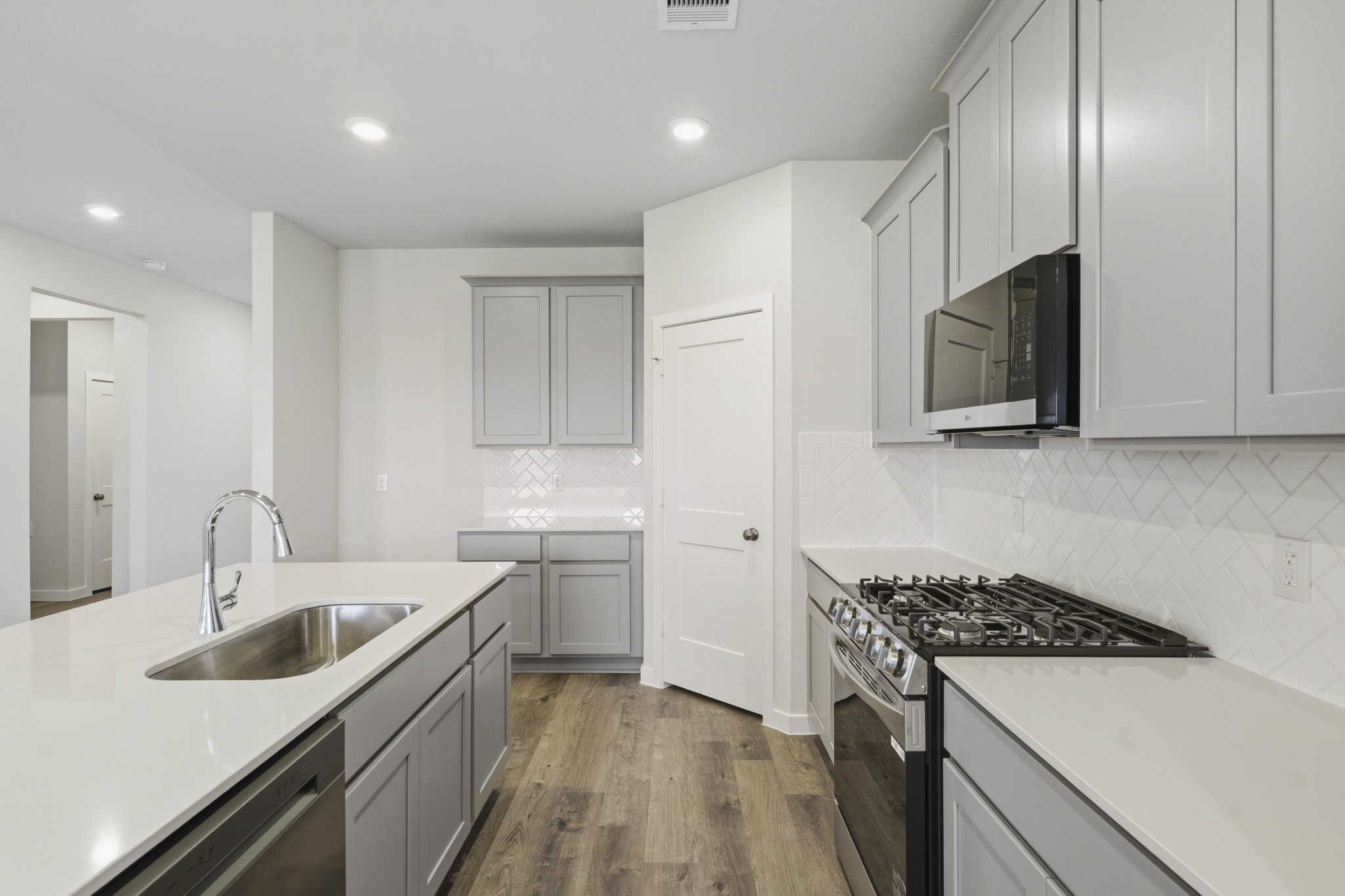 A kitchen with white cabinets.