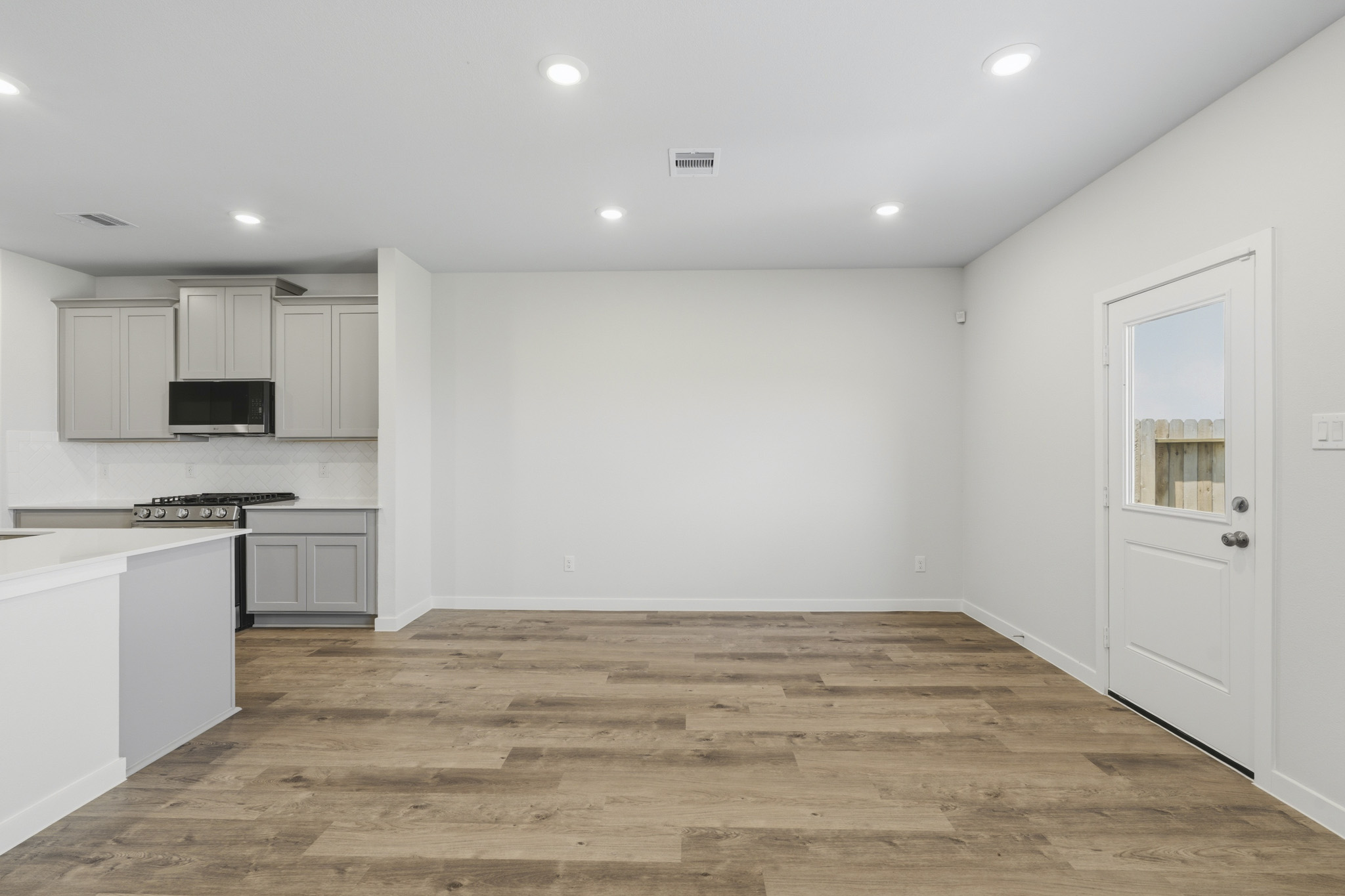 A kitchen with white cabinets.