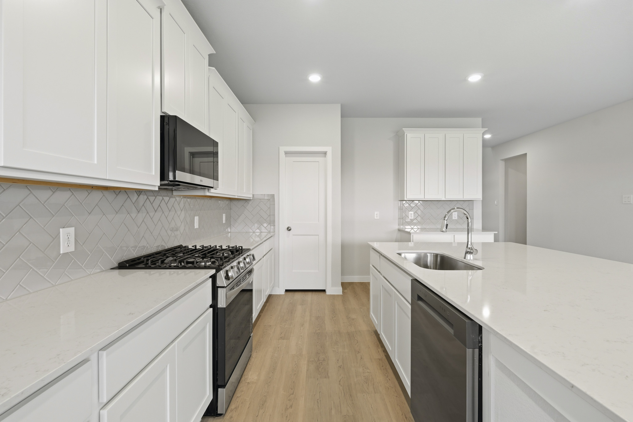 A kitchen with white cabinets.