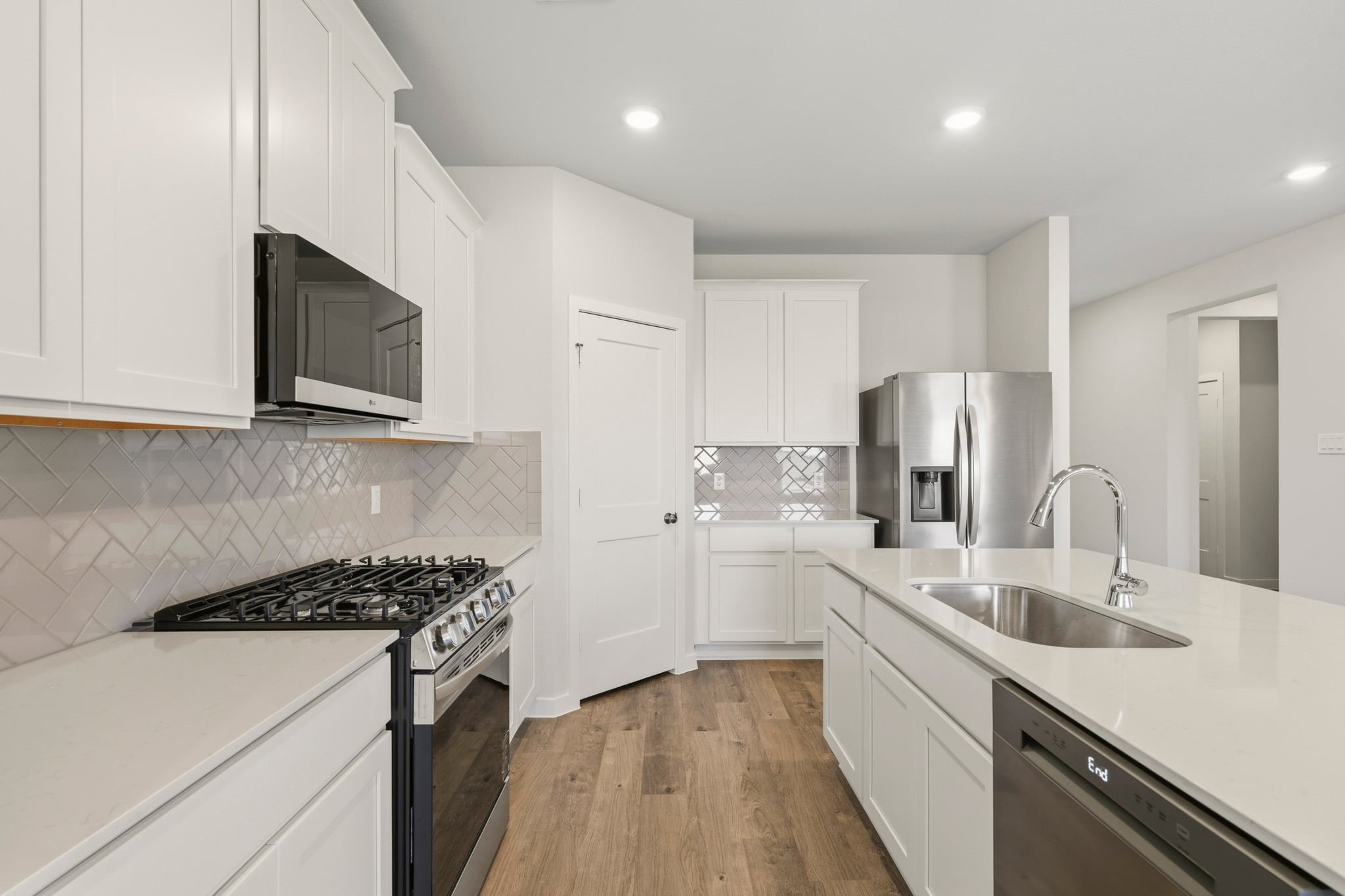 A kitchen with white cabinets.