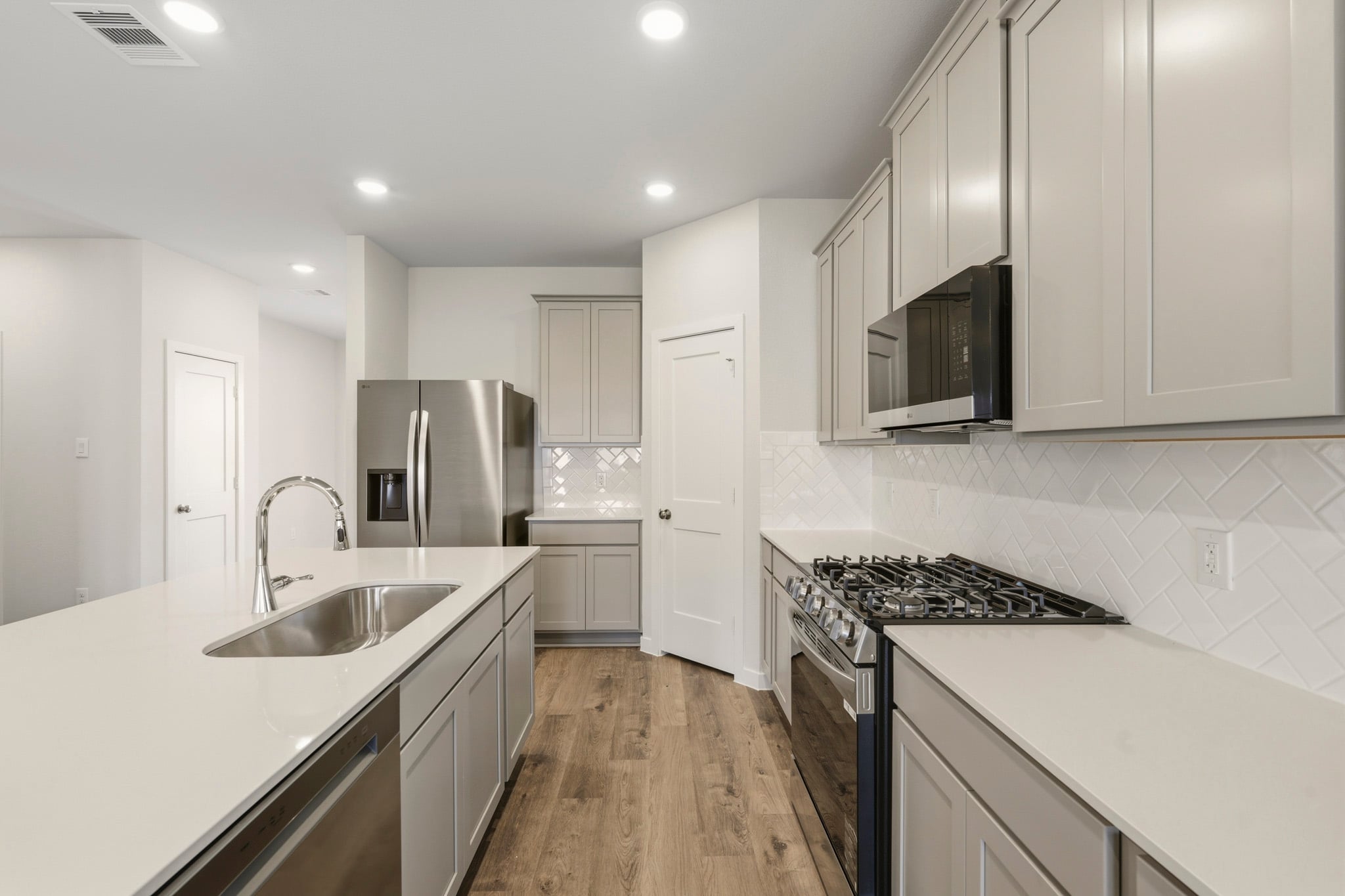 A kitchen with white cabinets.