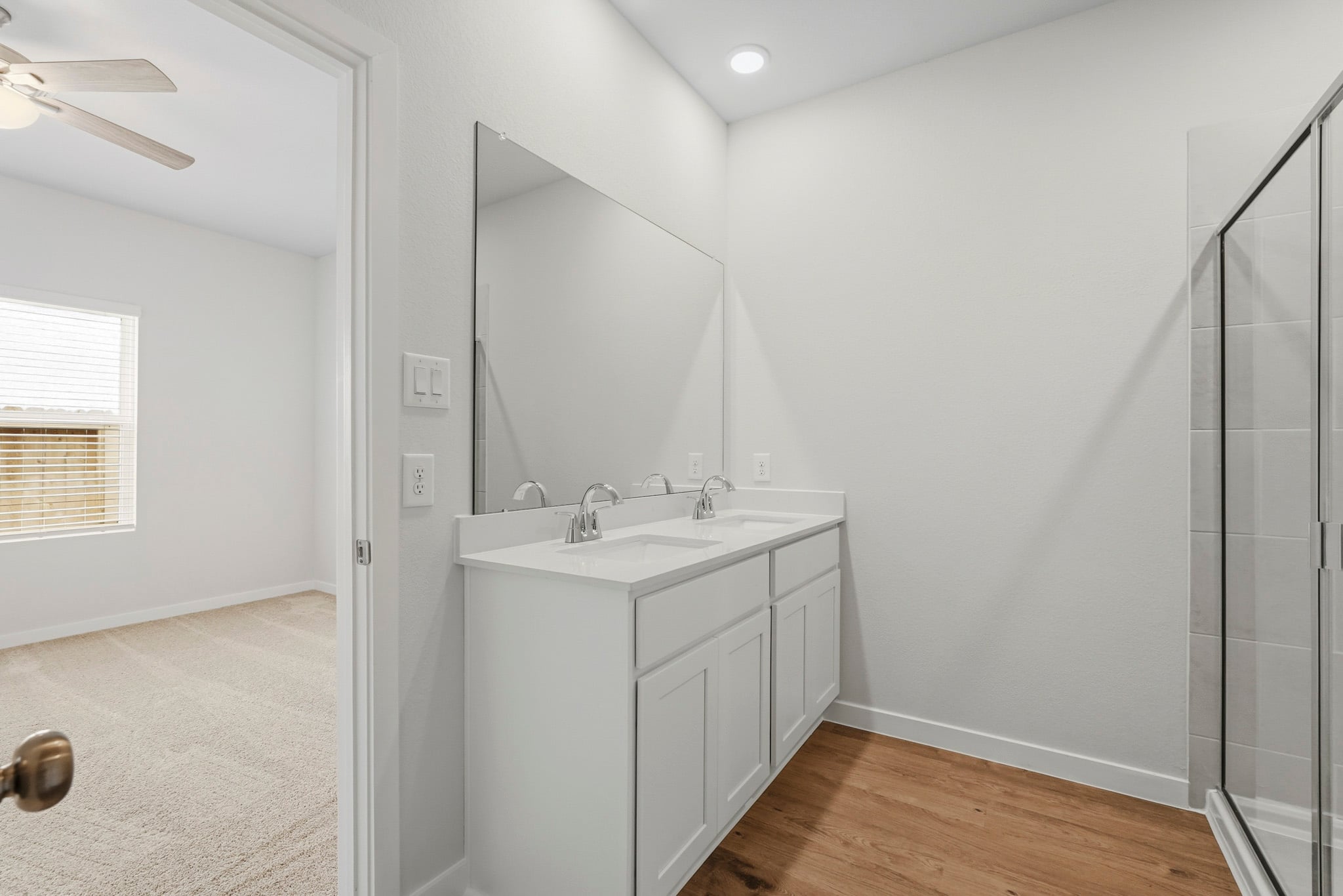 A bathroom with a sink and a mirror.