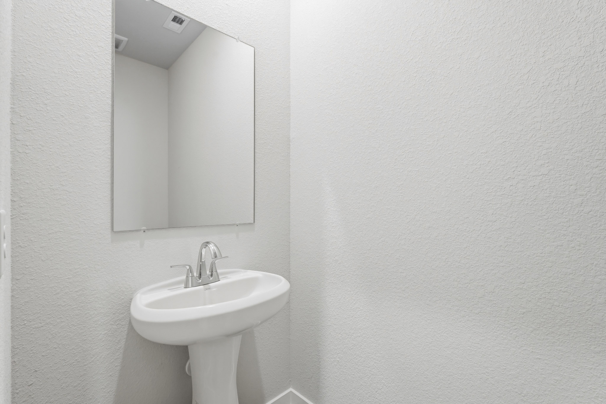 A bathroom with a sink and mirror.