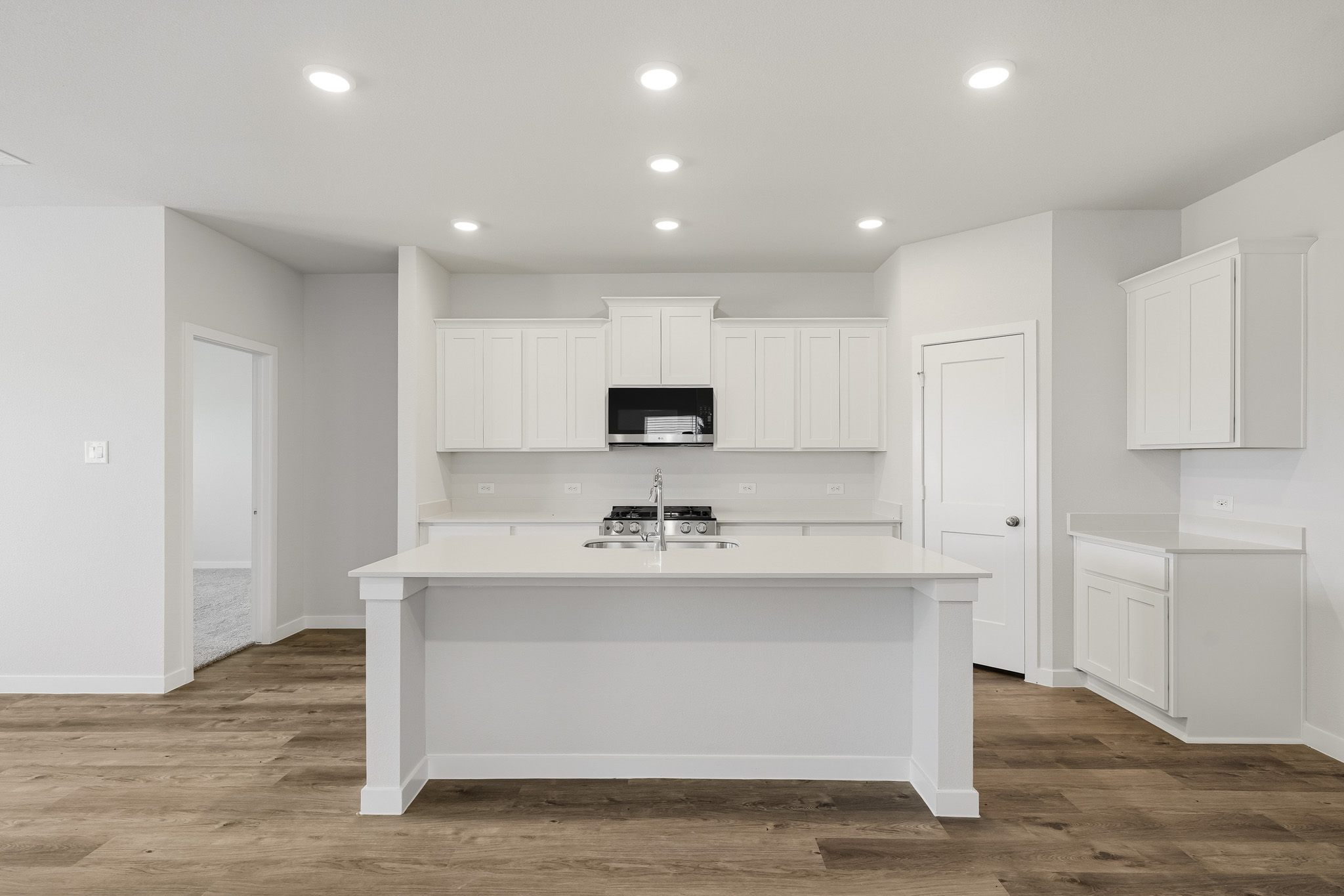 A kitchen with white cabinets.