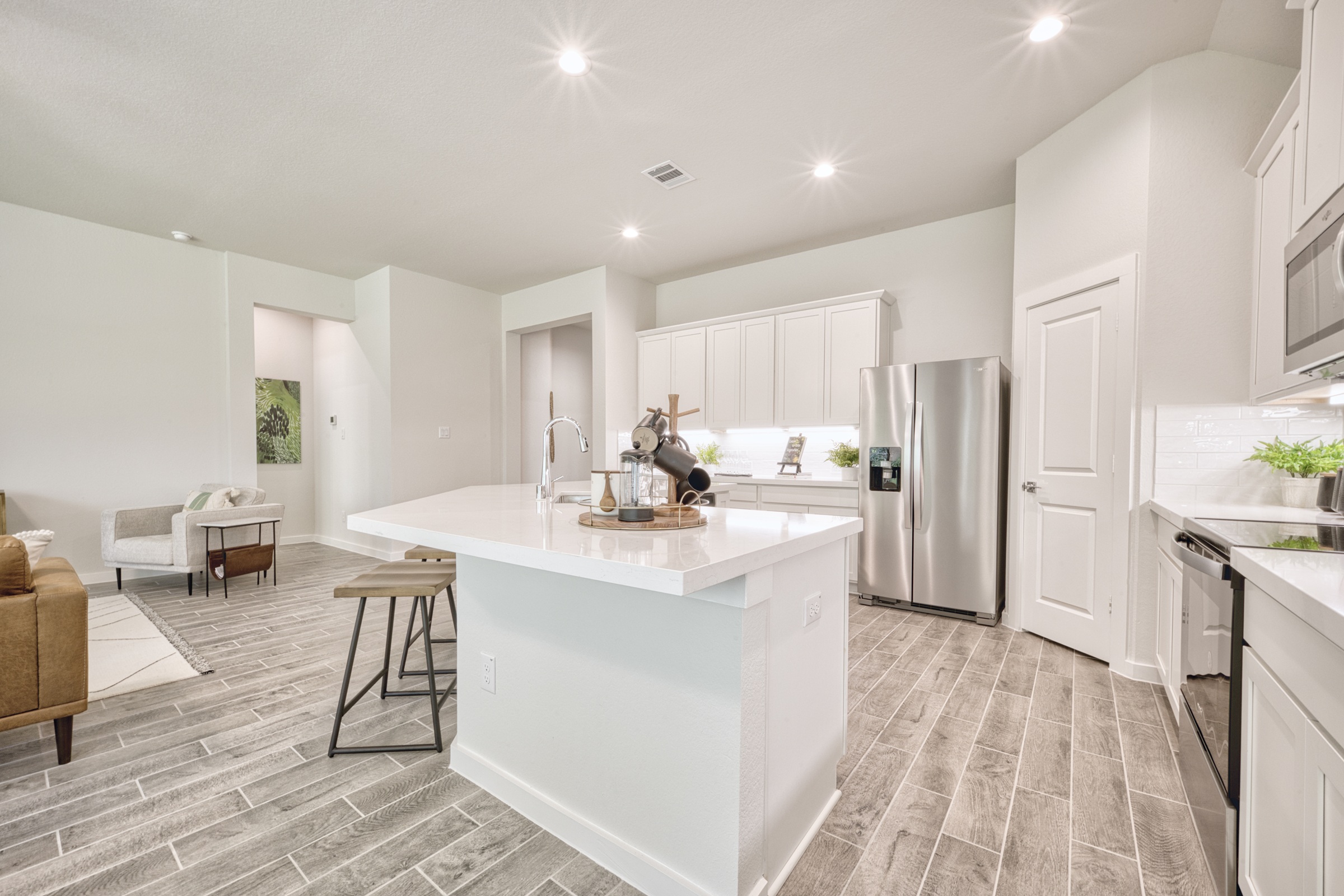 A kitchen with white cabinets.