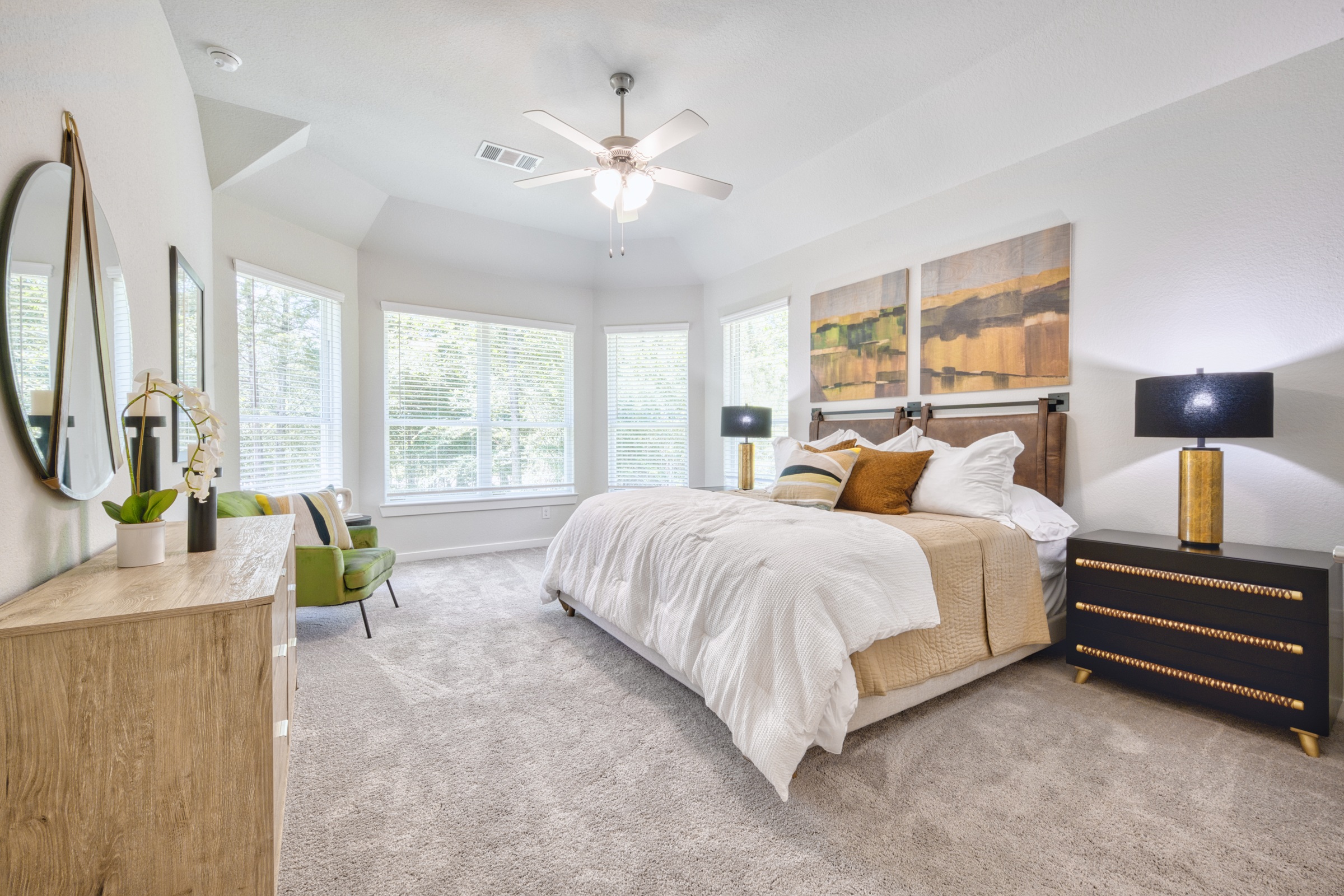 A bedroom with a large bed.