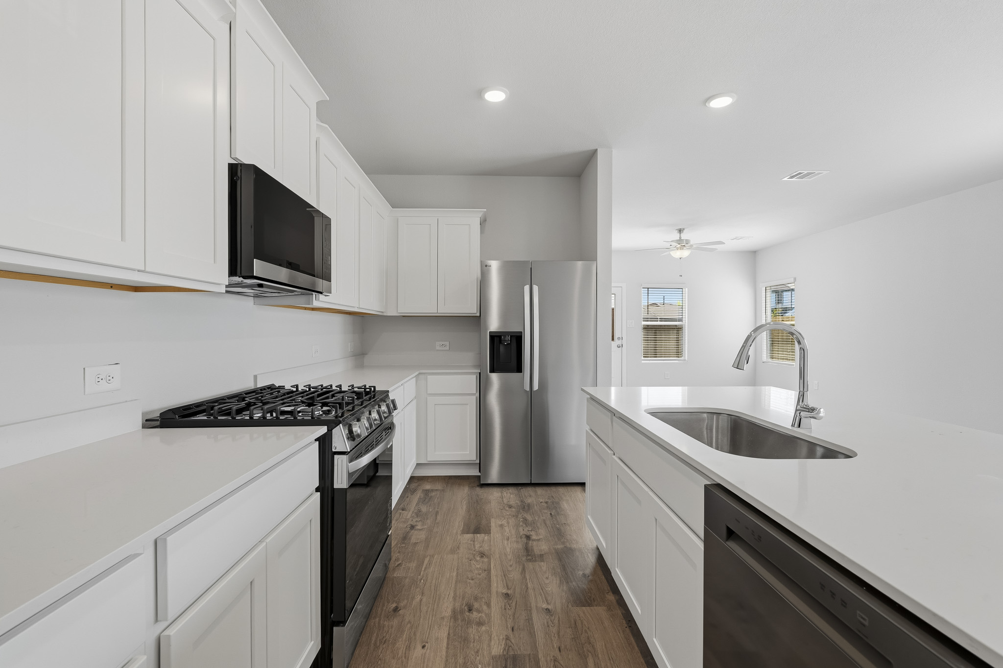 A kitchen with white cabinets.