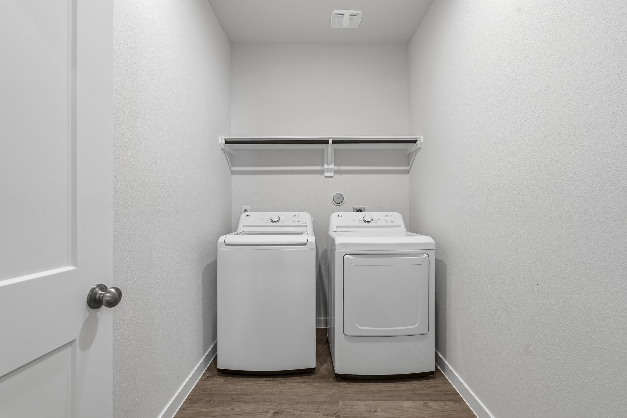 A white room with a white wall and a white machine.