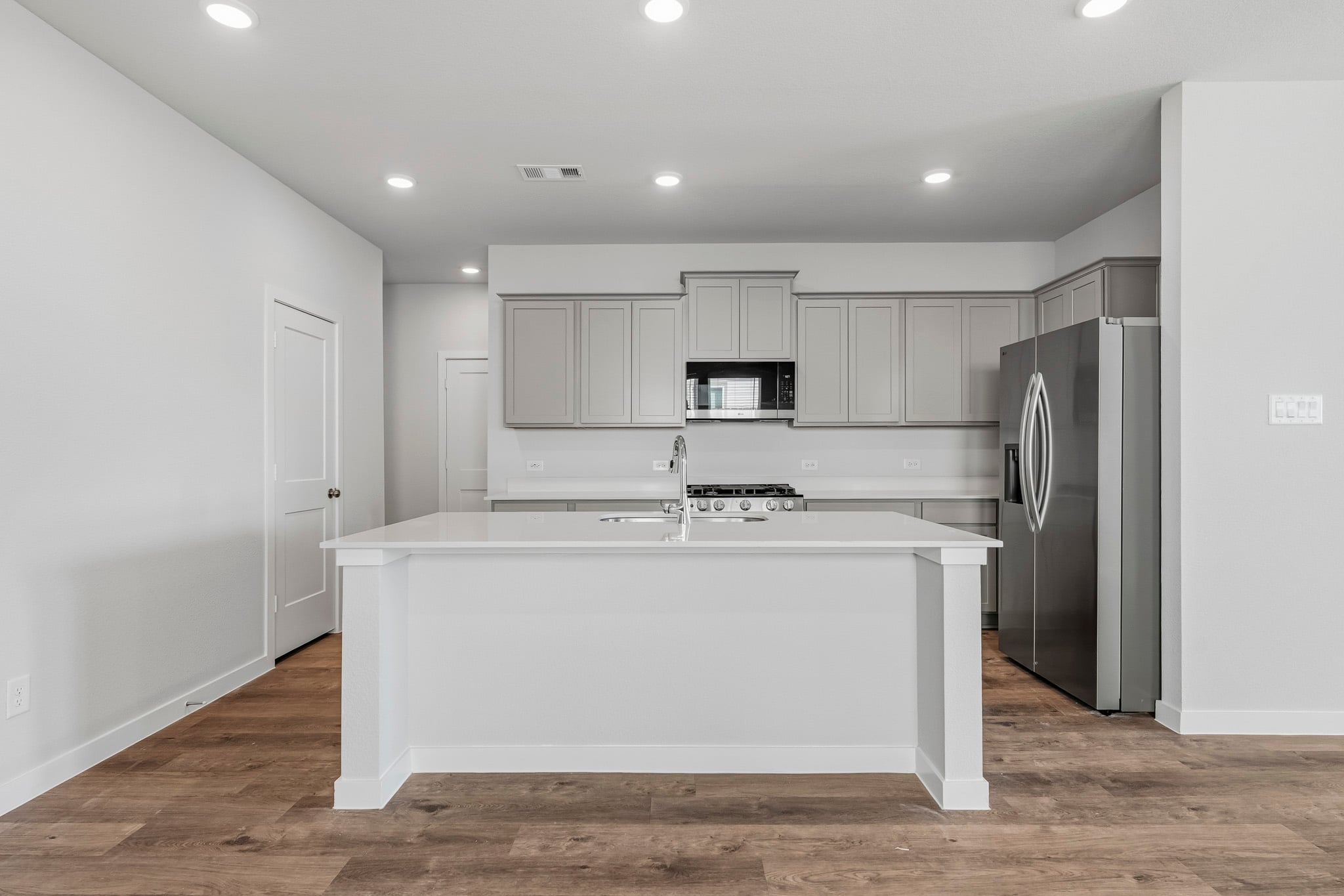 A kitchen with white cabinets.