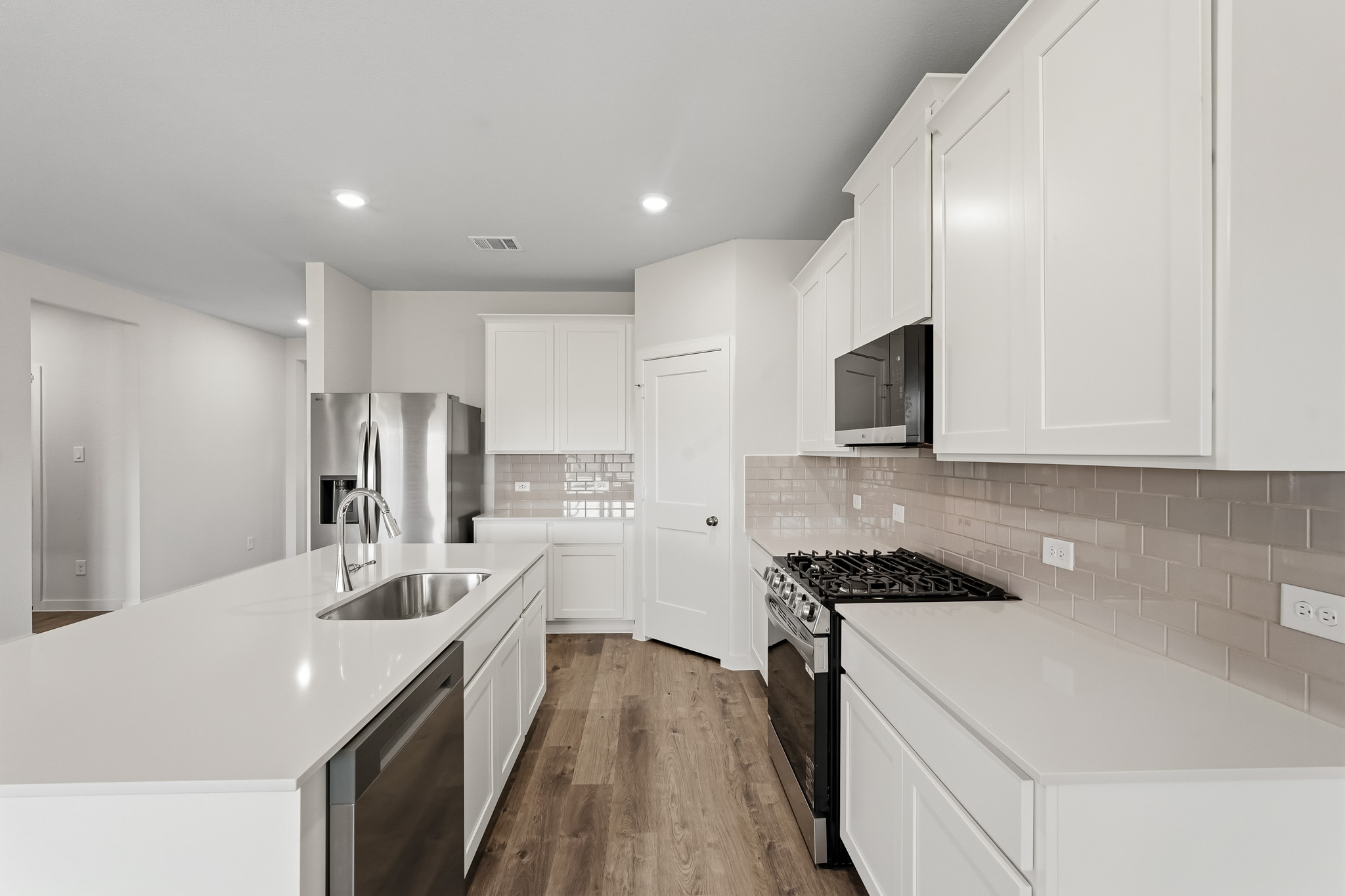 A kitchen with white cabinets.