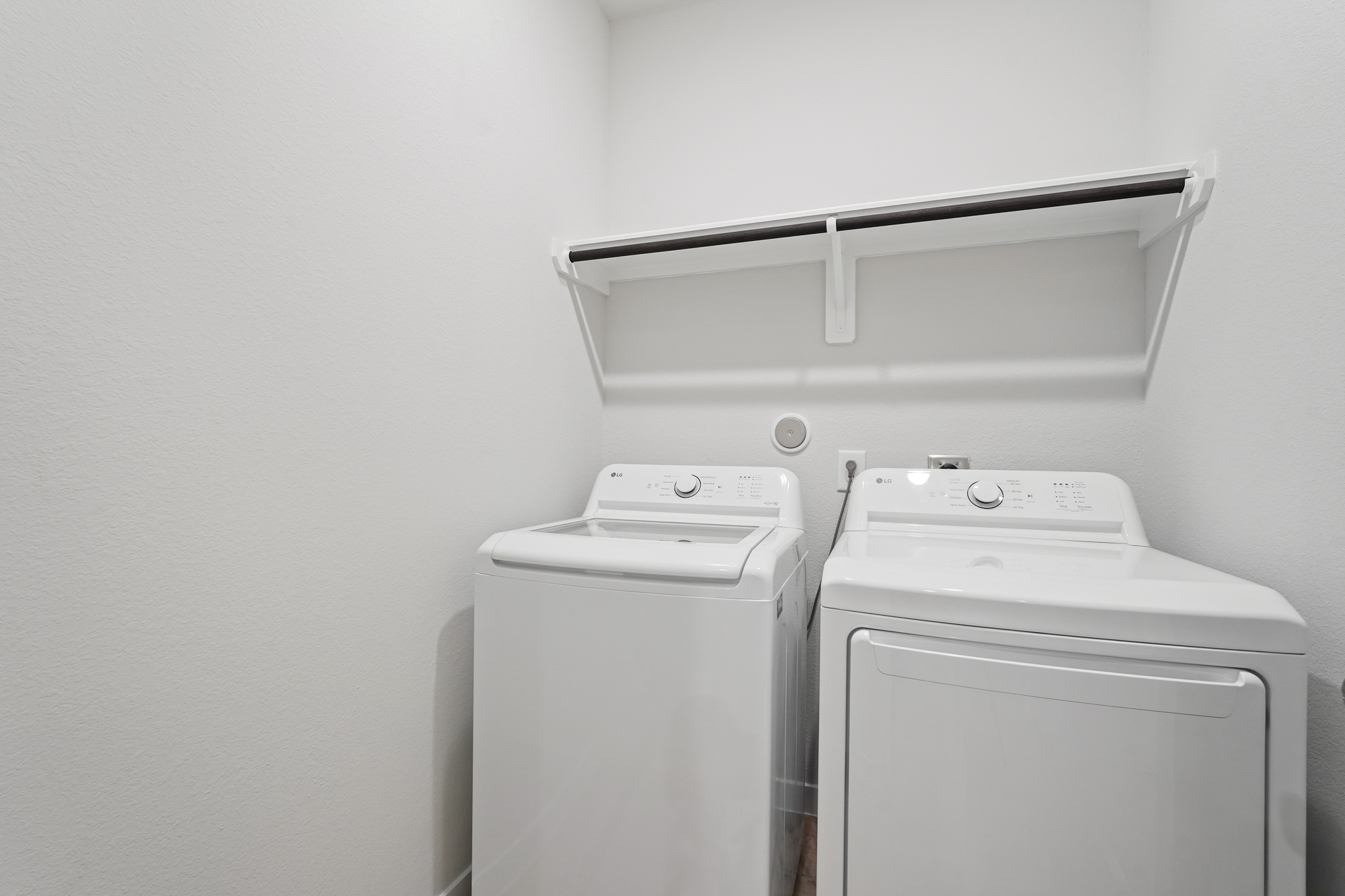 A white washing machine.
