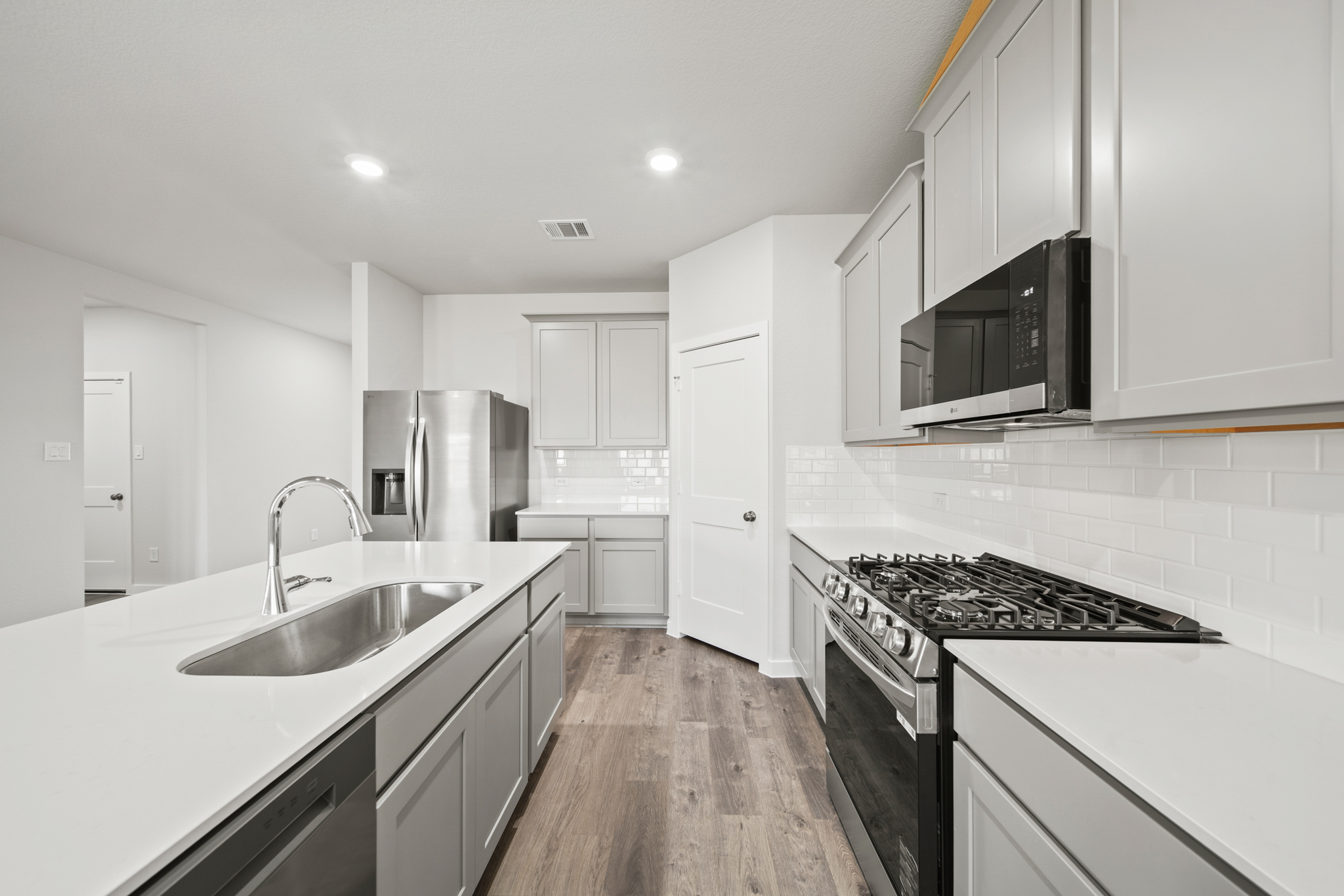 A kitchen with white cabinets.