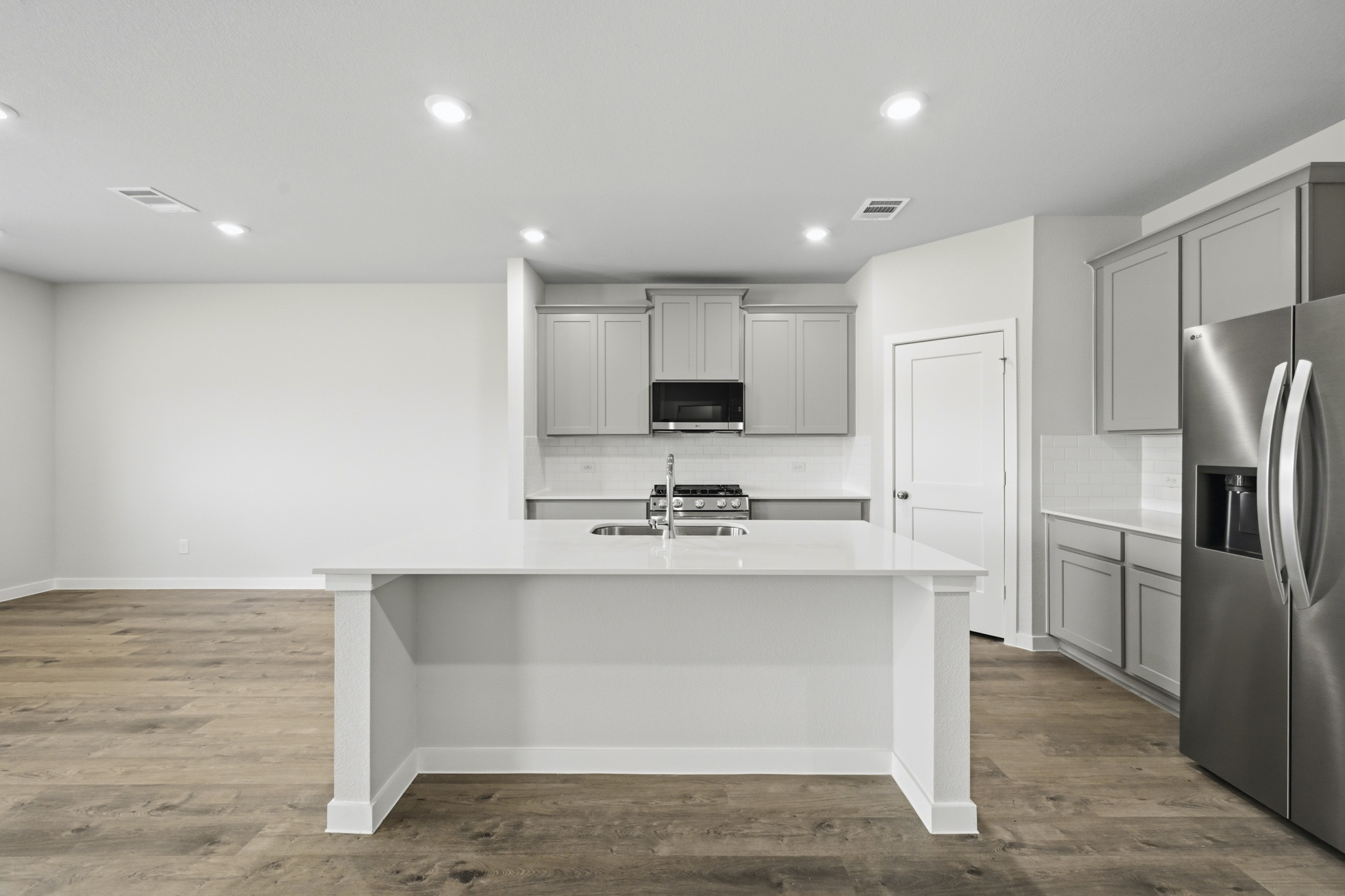 A kitchen with white cabinets.