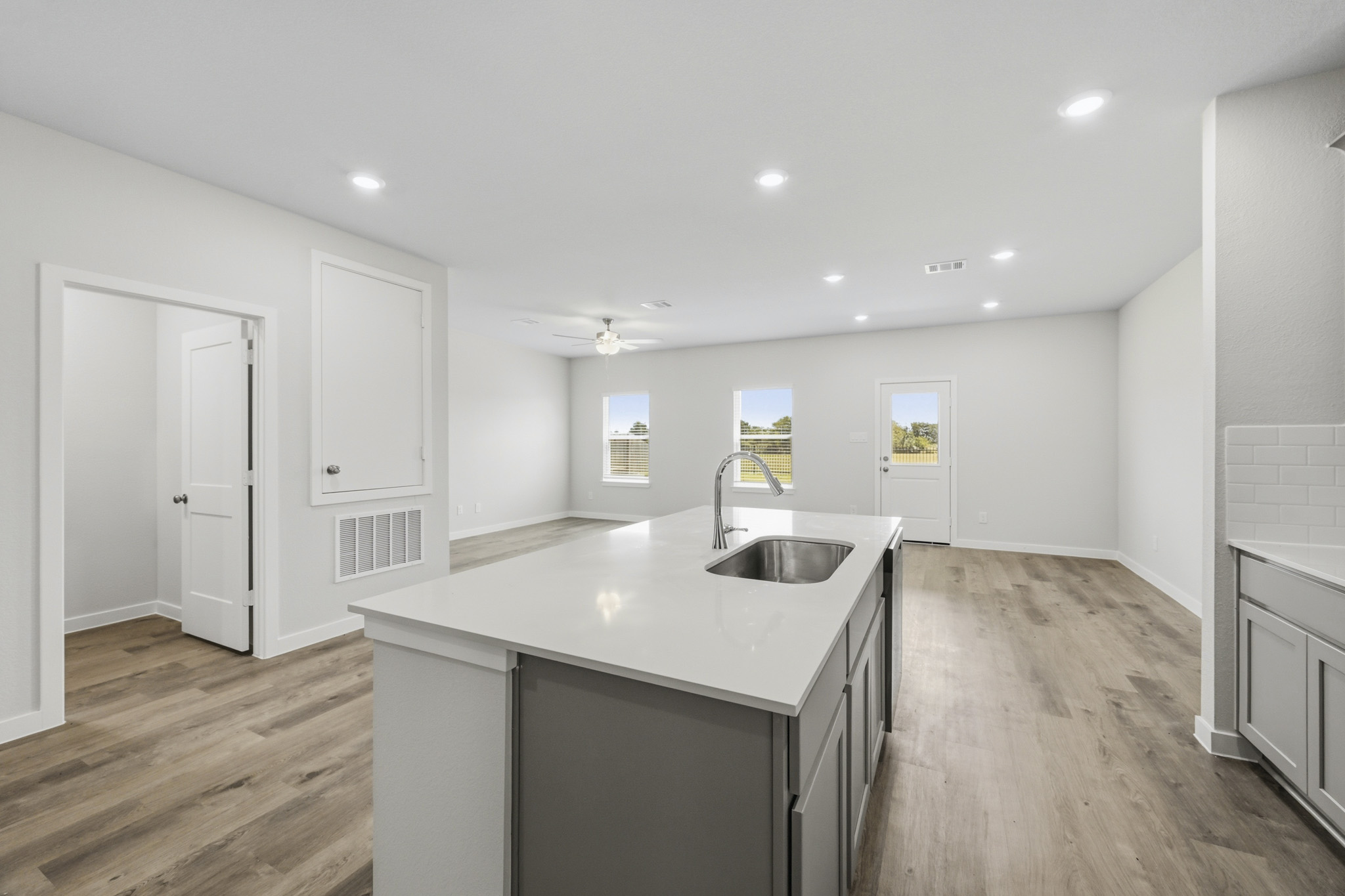 A kitchen with white cabinets.