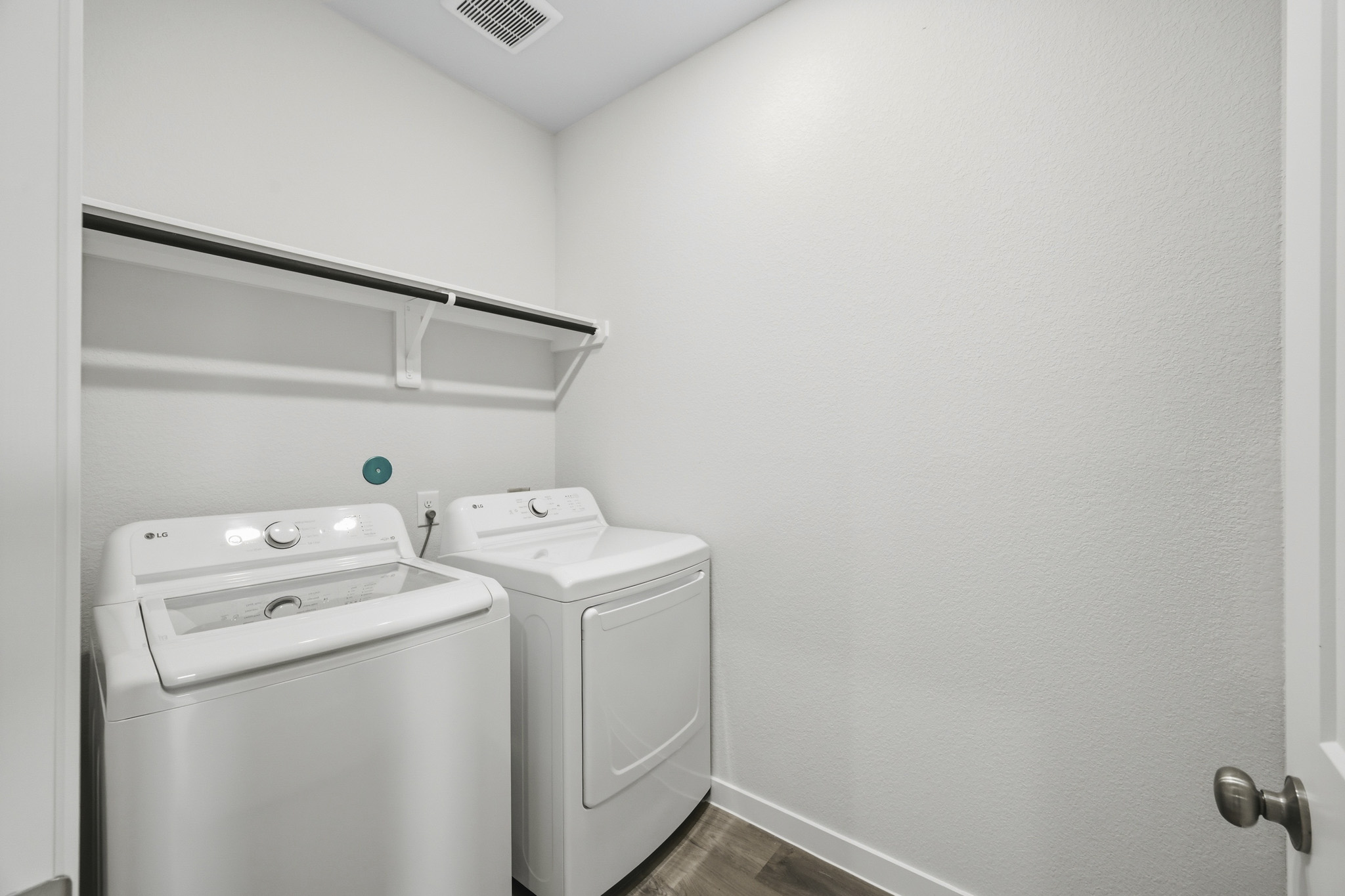A washing machine in a room.