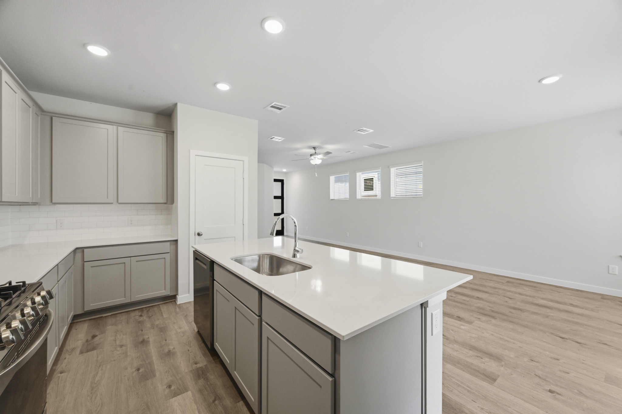 A kitchen with white cabinets.