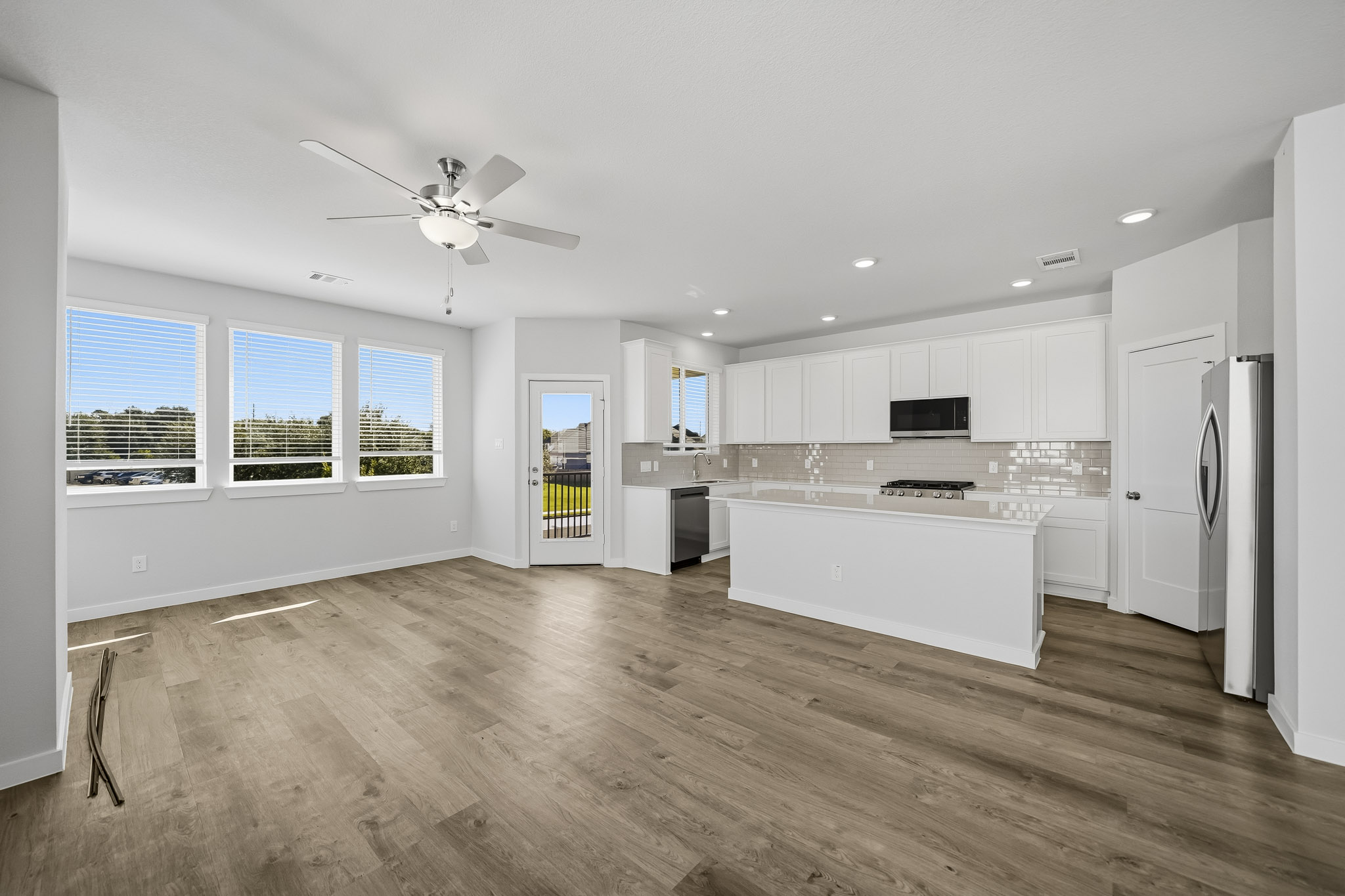 A kitchen with white cabinets.