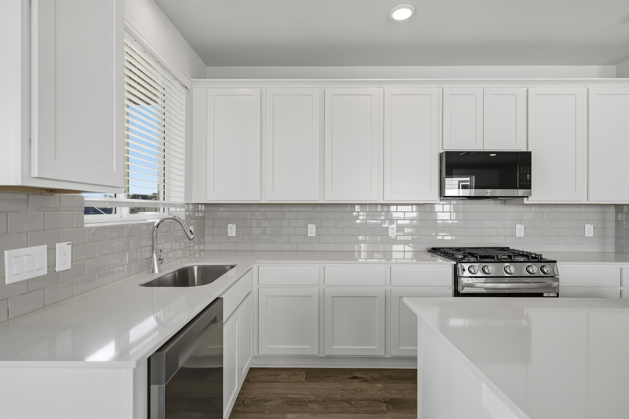 A kitchen with white cabinets.