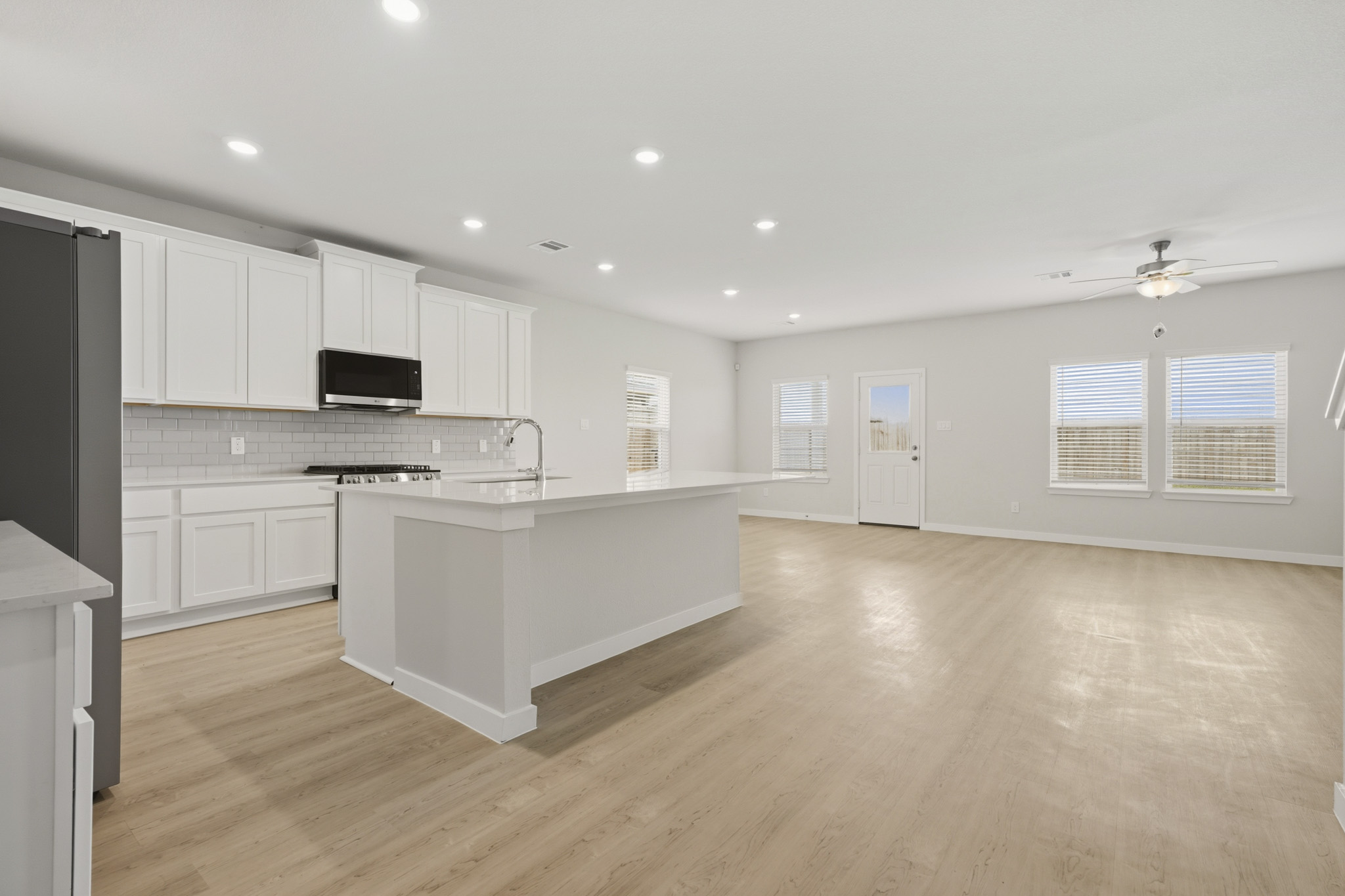 A kitchen with white cabinets.