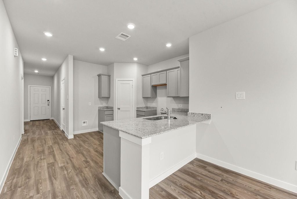 A kitchen with white cabinets.