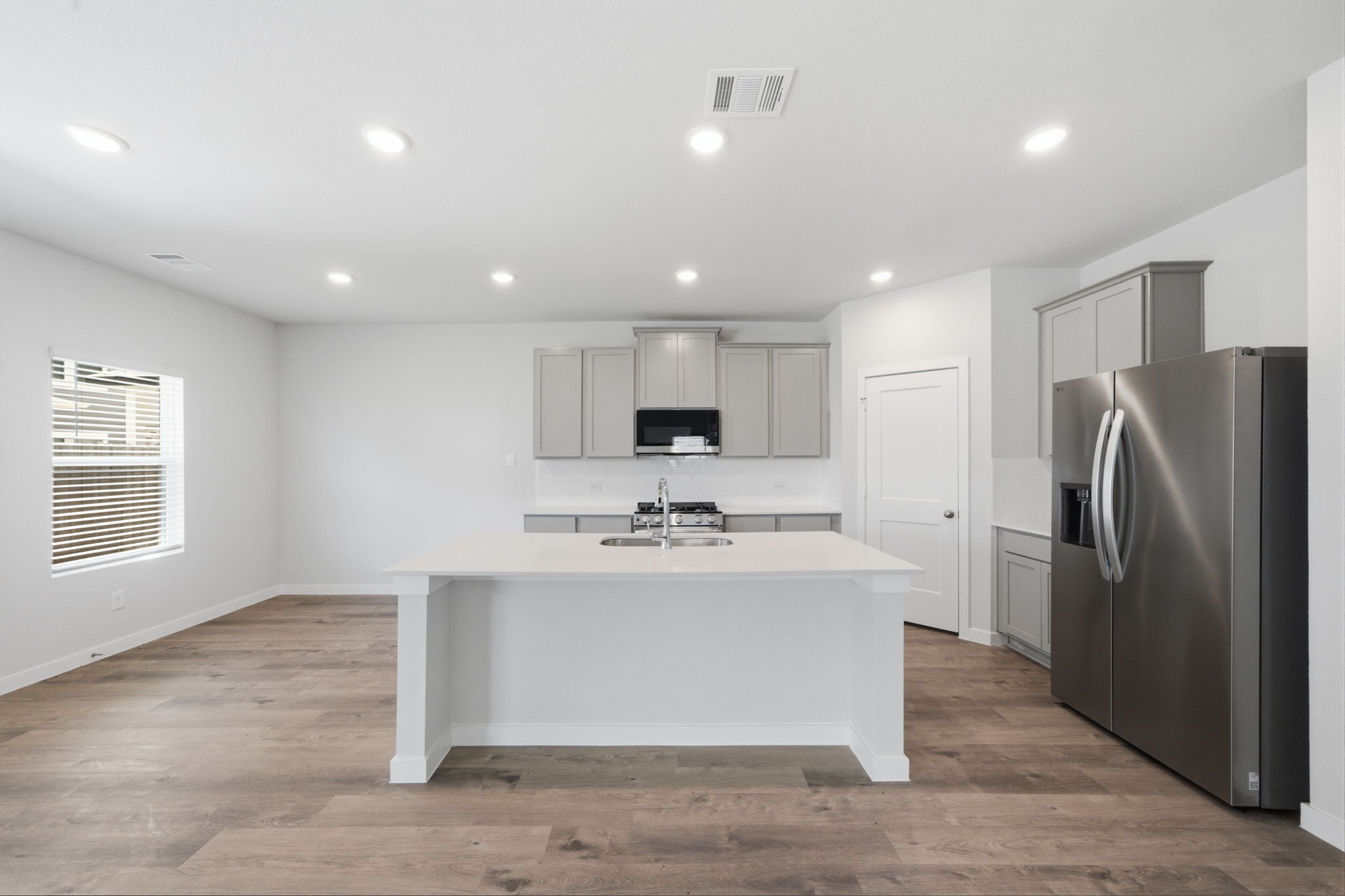 A kitchen with white cabinets.