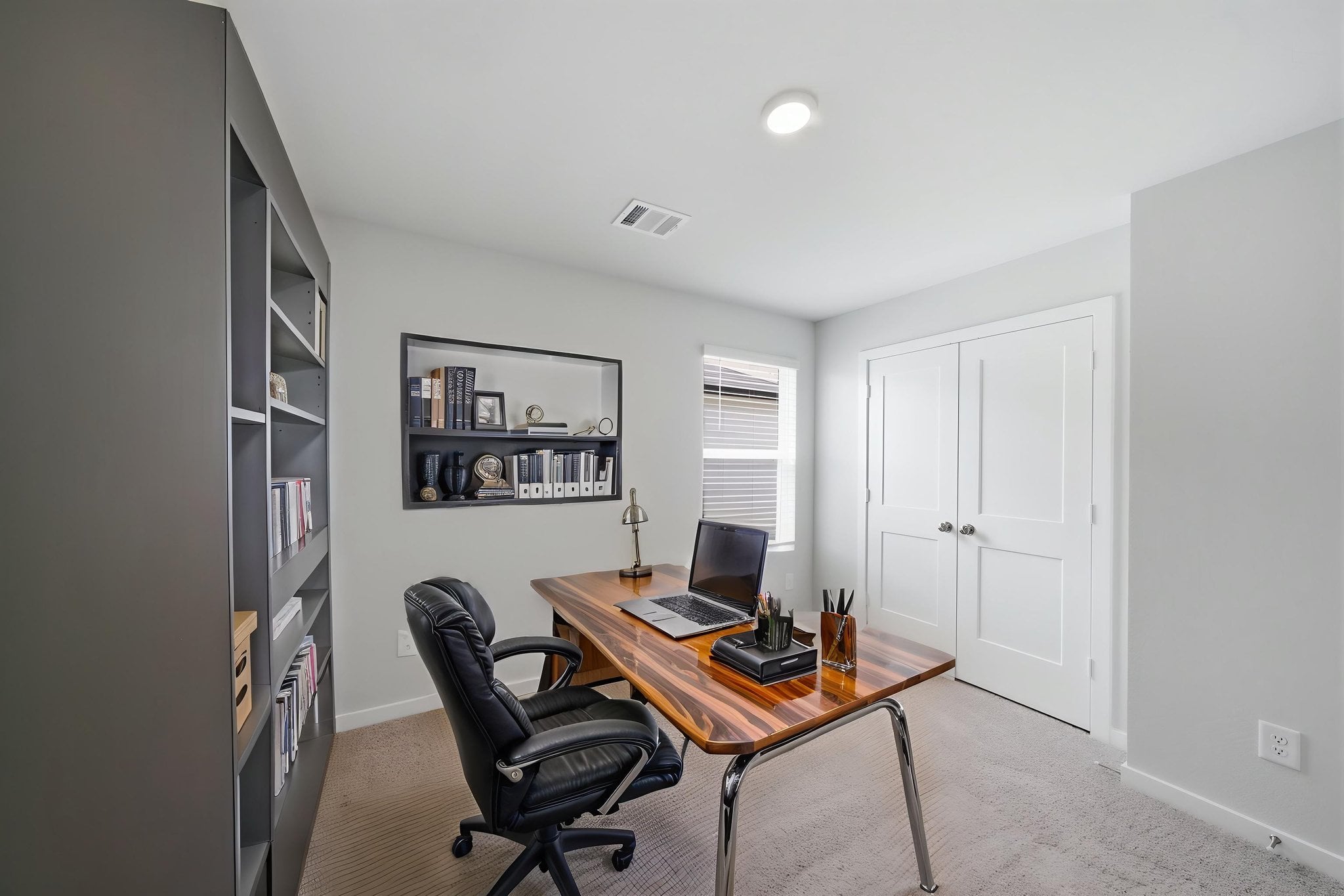 A room with a desk and a chair.