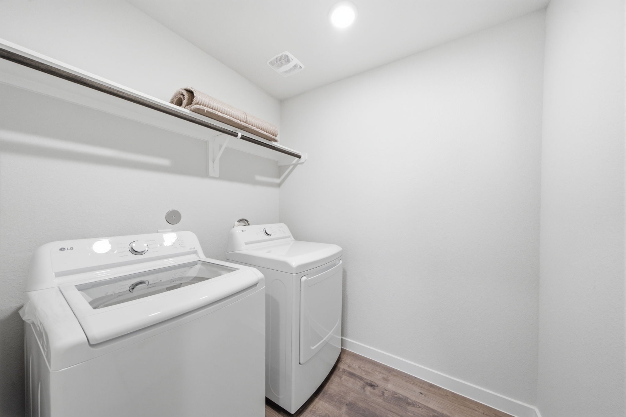 A washing machine in a room.