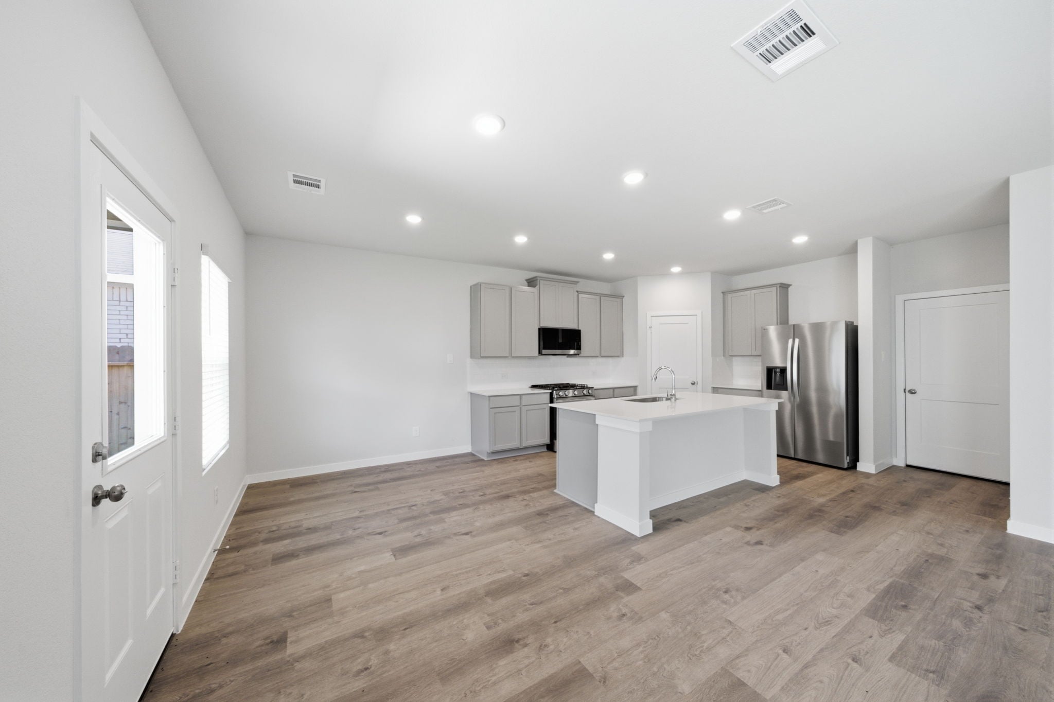 A kitchen with white cabinets.